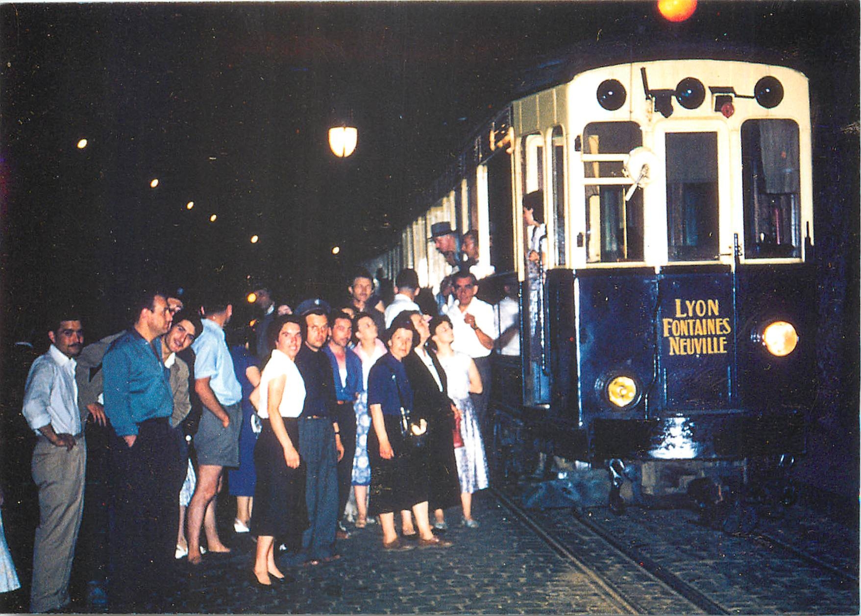 CPM Le Train Bleu Lyon Fontaines Neuville