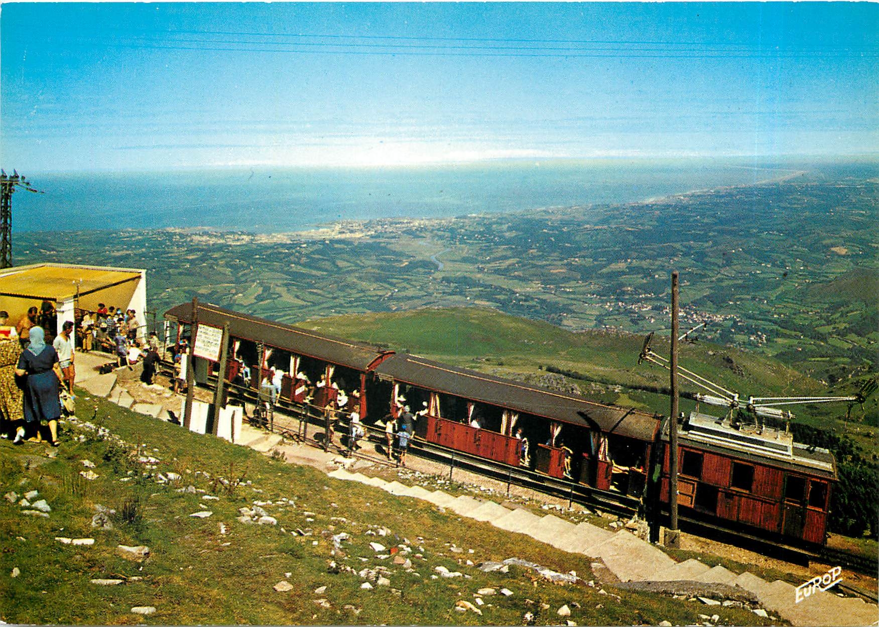 CPM The summit of la Rhune La gare du train a Cremaillere et la cote Basque