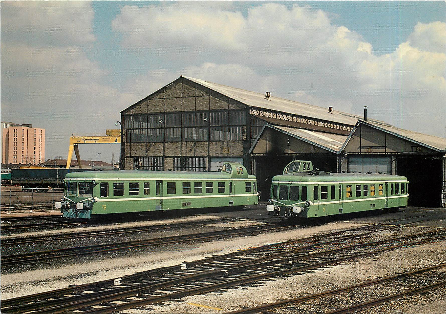 CPM Les autorails de commandement X 3896 et 3900 au depot de Noisy le Sec