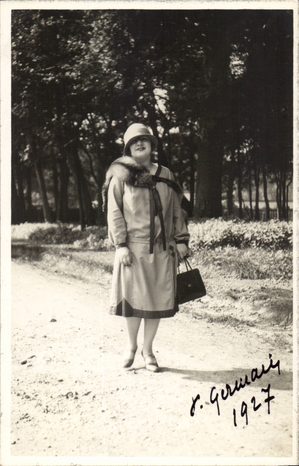 CPA Real photo Woman Mad years 1927 costume