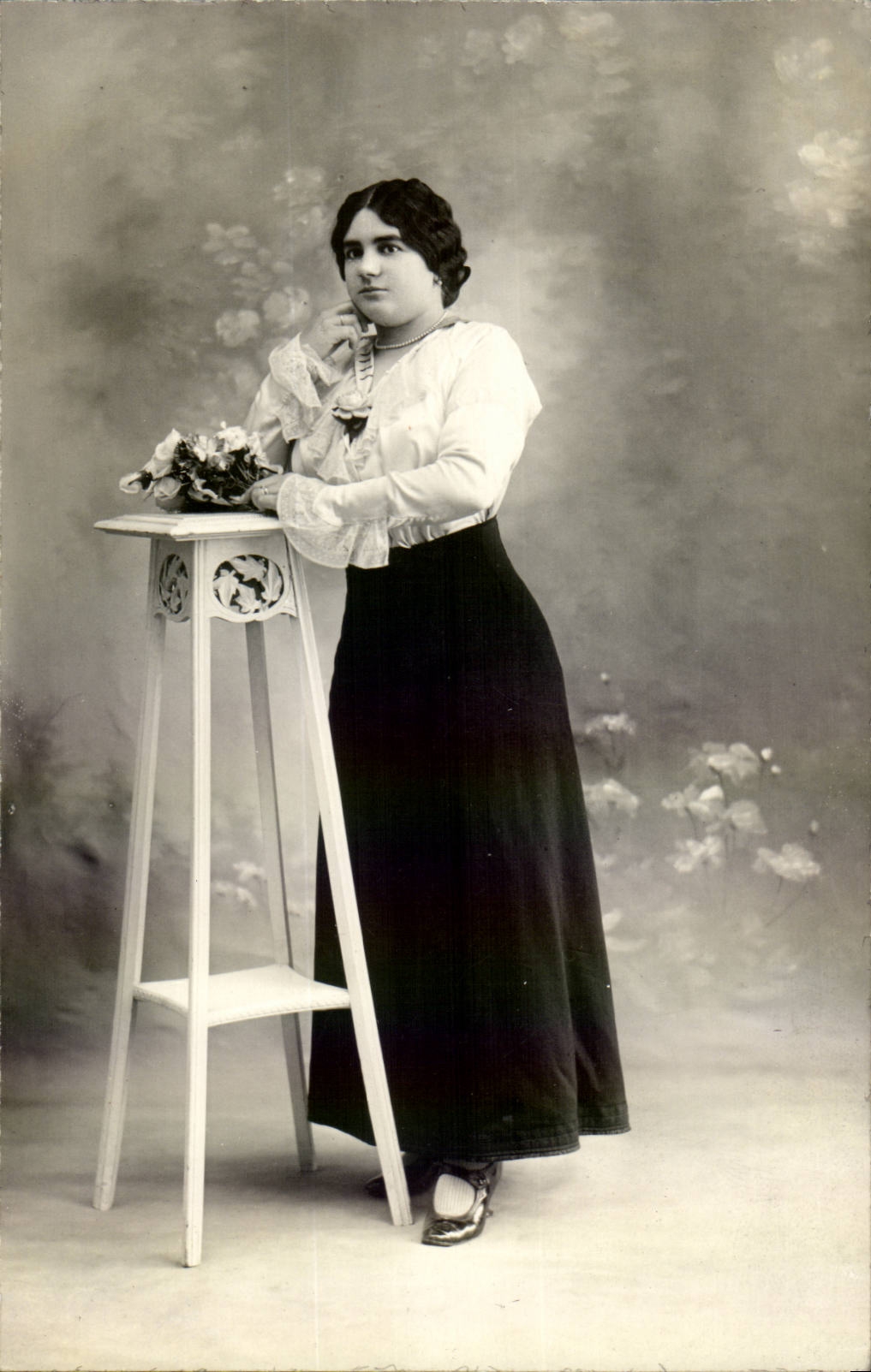 CPA Real photo Woman Louis Chantelot Paris