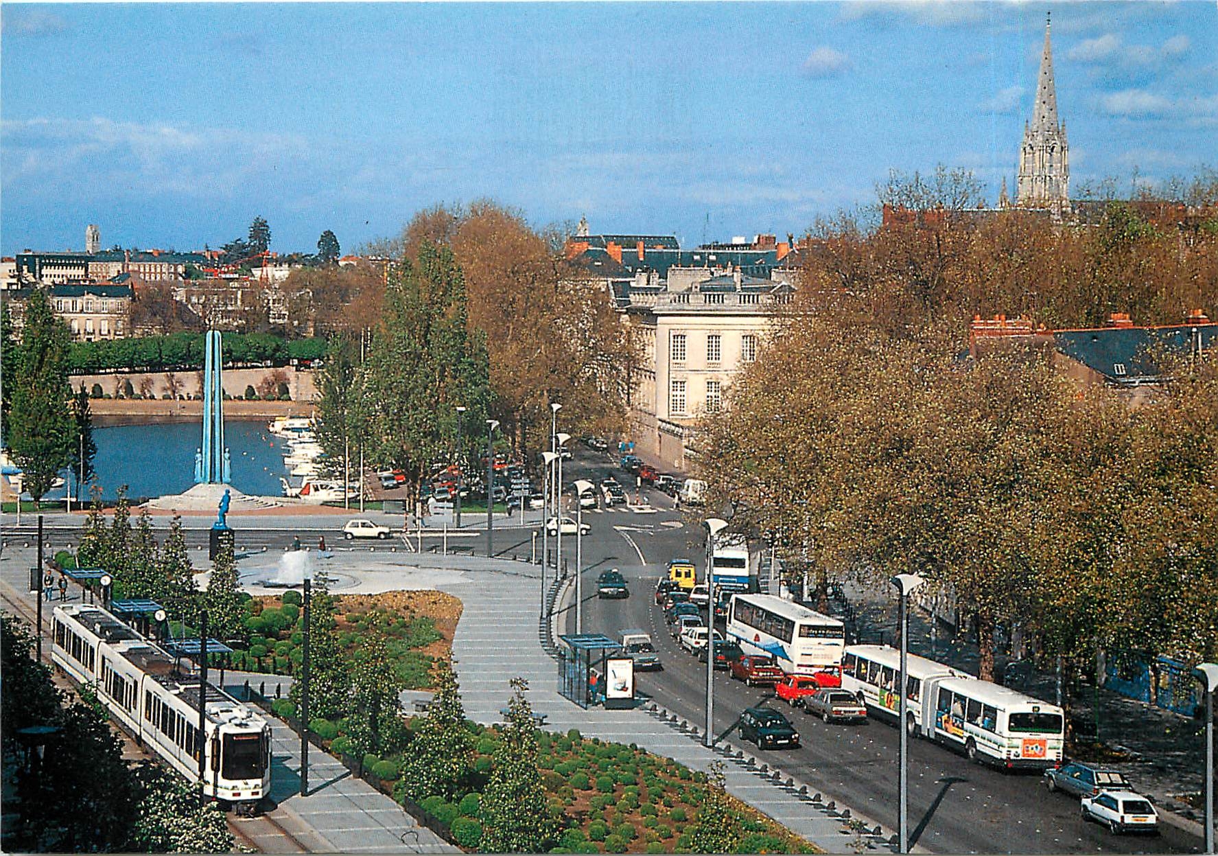 CPM Nantes Loire Atlantique Le cours des 50 otages La place du Pont Morand L'Erdre et la Prefecture
