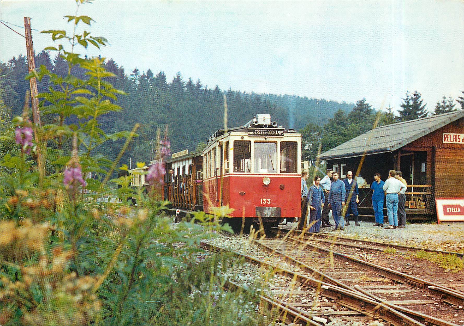 CPM A Pont d'Erezee dans l'attente du depart