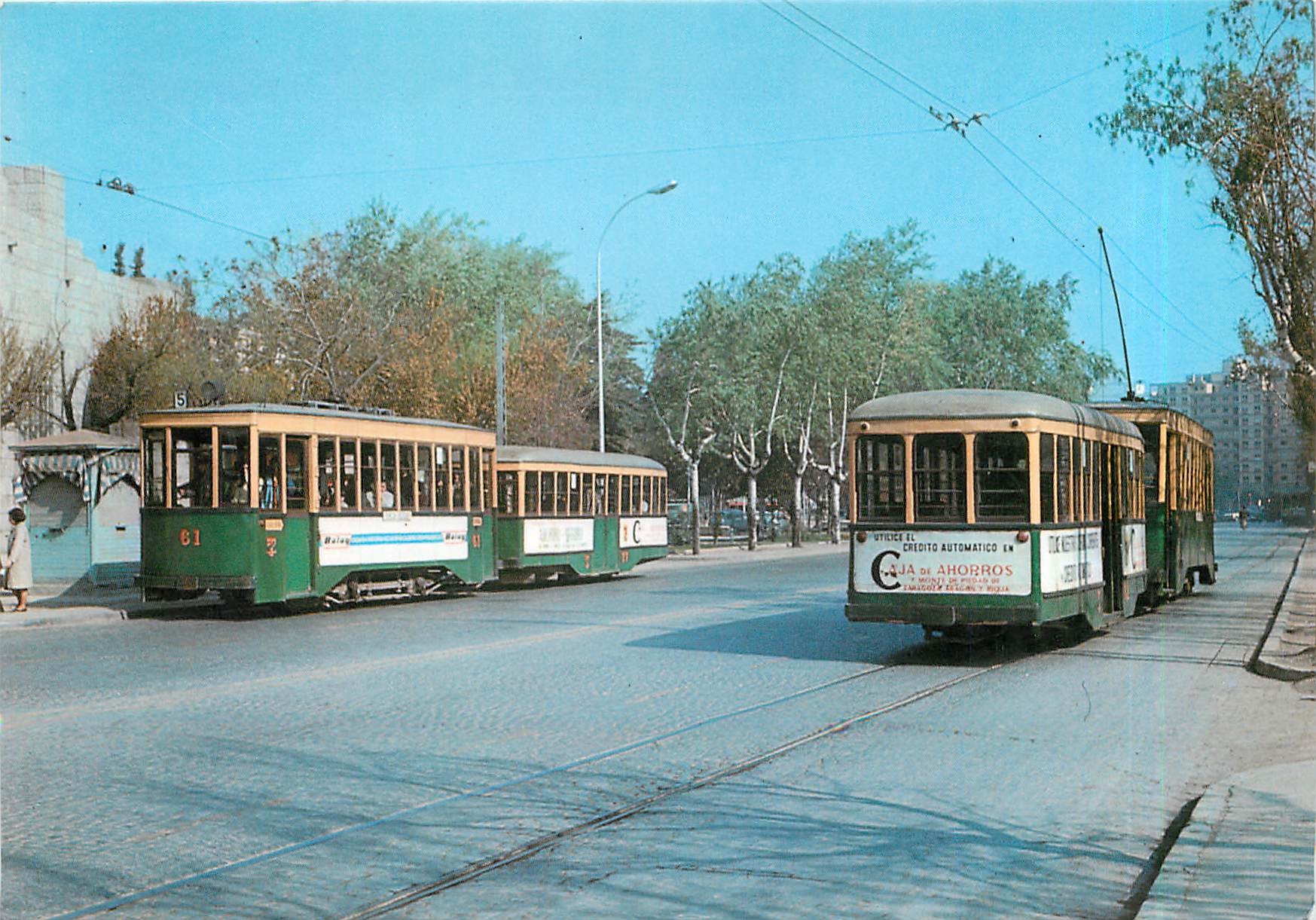 CPM Los Tranvias de Zaragoza Cruce de dos coches Motores de la serie 50 con remolque