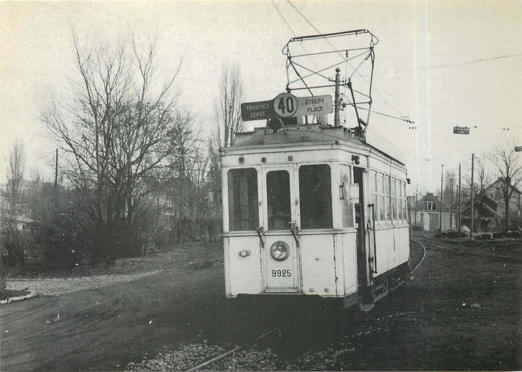 CPM Triviers depot Motrice a 2 essieux