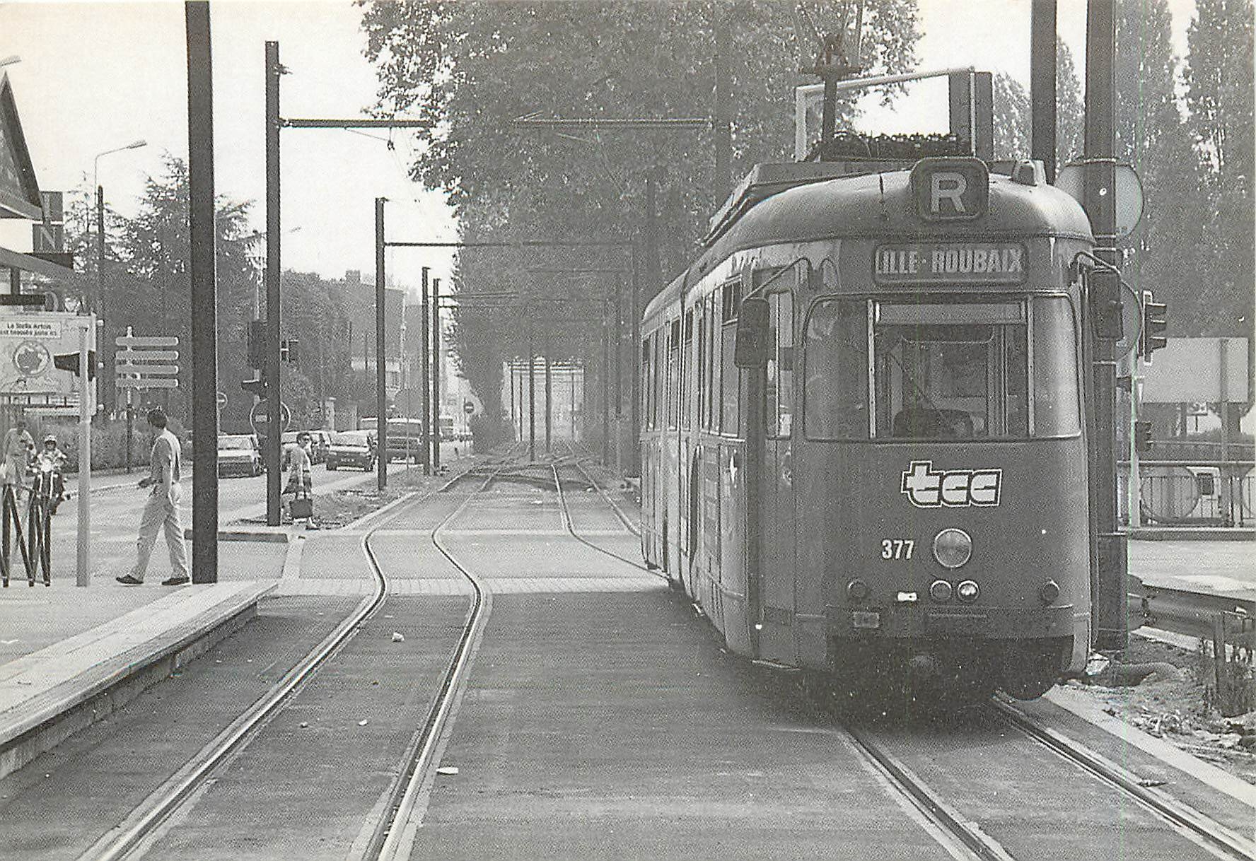CPM Gros plan sur le Mongy Tramway articule Duwag 377 Station Croise Laroche a Marcq en Baroeul