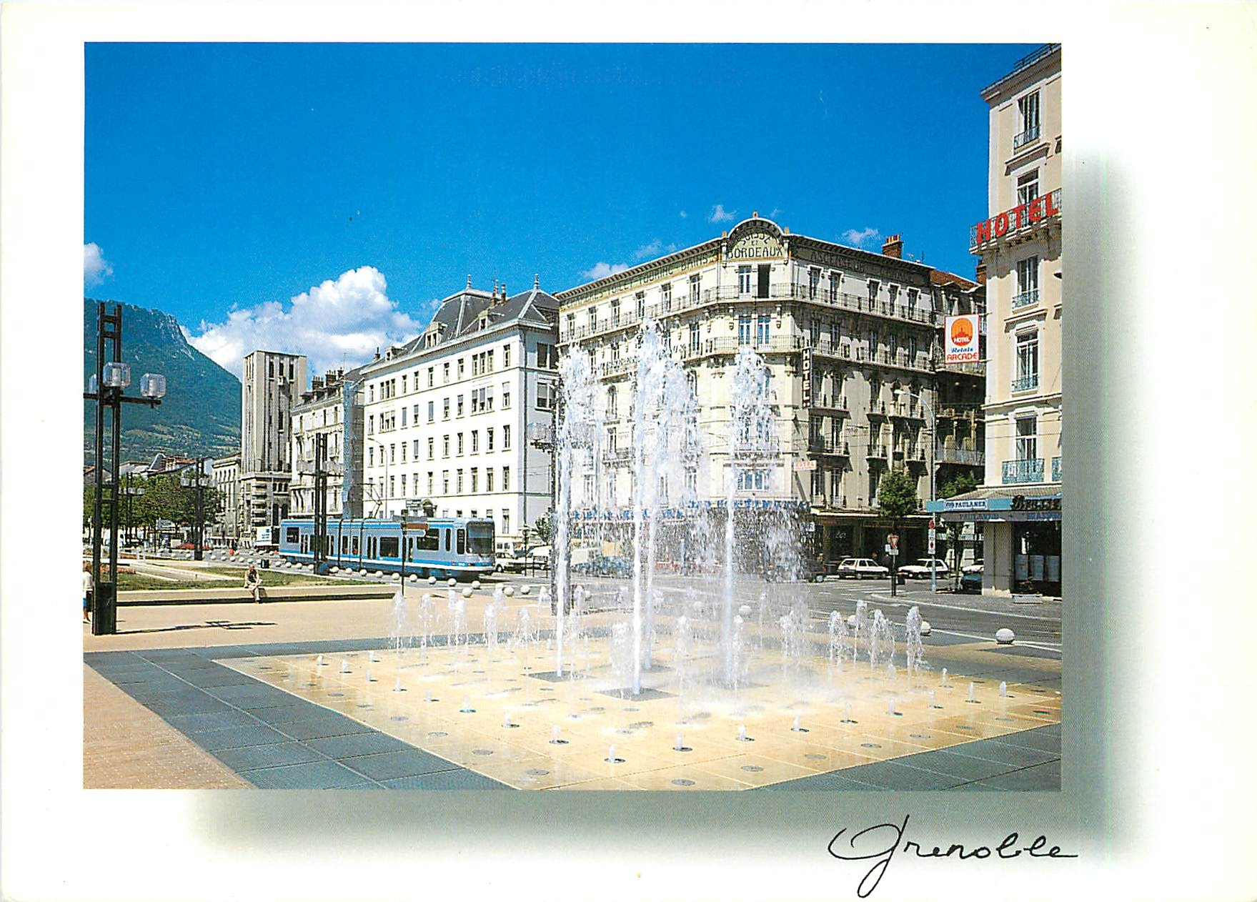 CPM Grenoble Isere Le tramway vers la gare SNCF La nouvelle fontaine 