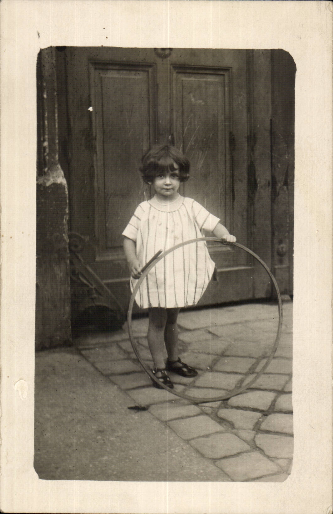 CPA Real photo Child with the hoop