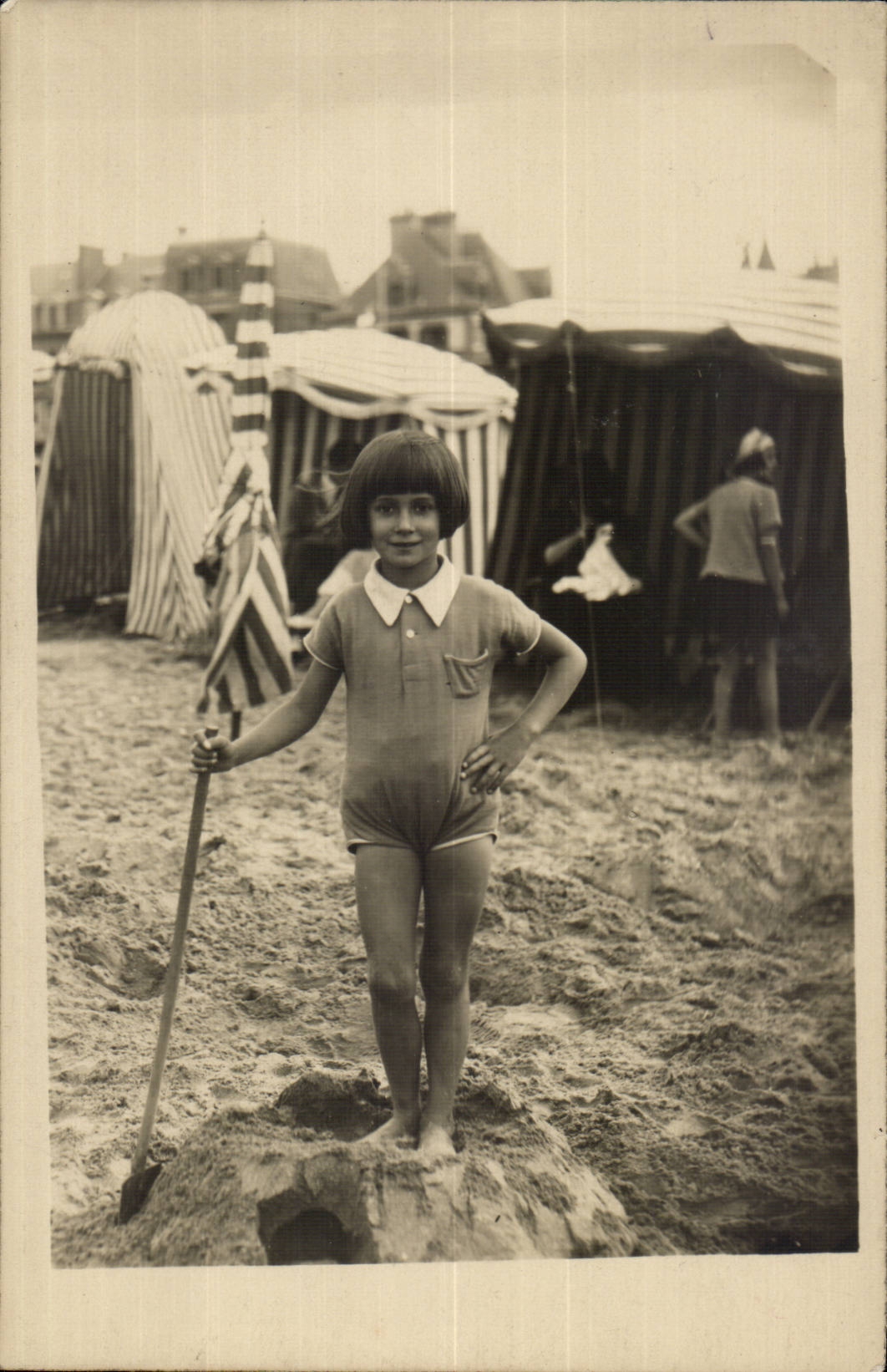 CPA Real photo Child with the beach