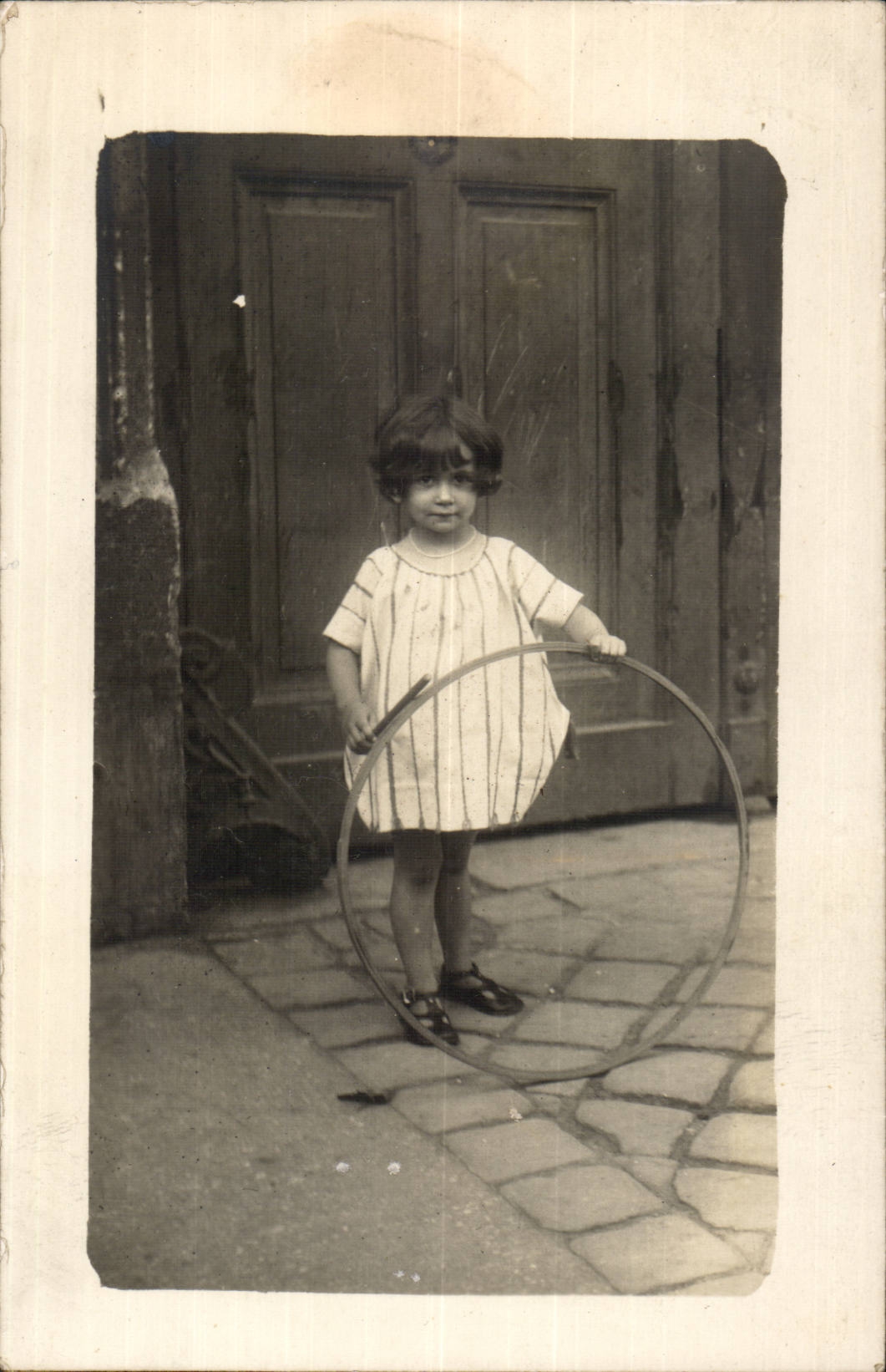 CPA Real photo Child with the hoop