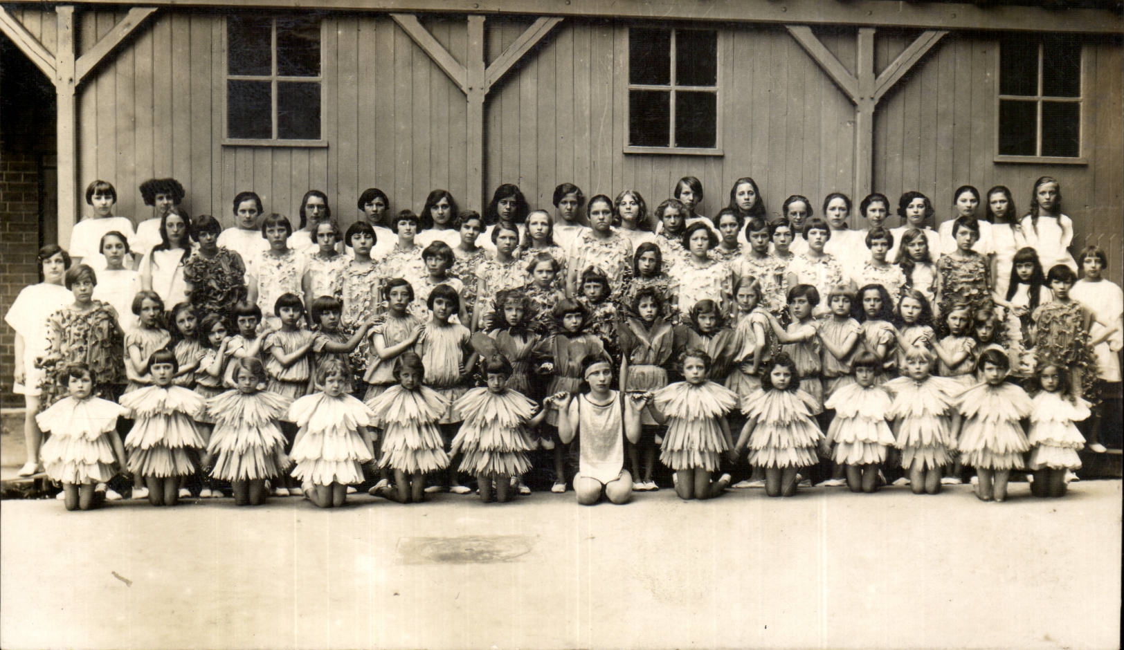 CPA CArte Photo Enfants deguises CArnaval