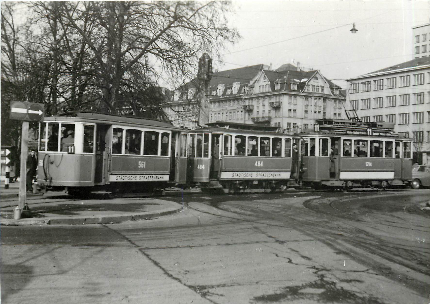CPM verein tram-museum zuerich Zug der Linie 11 bei der Walchebruecke um 1950