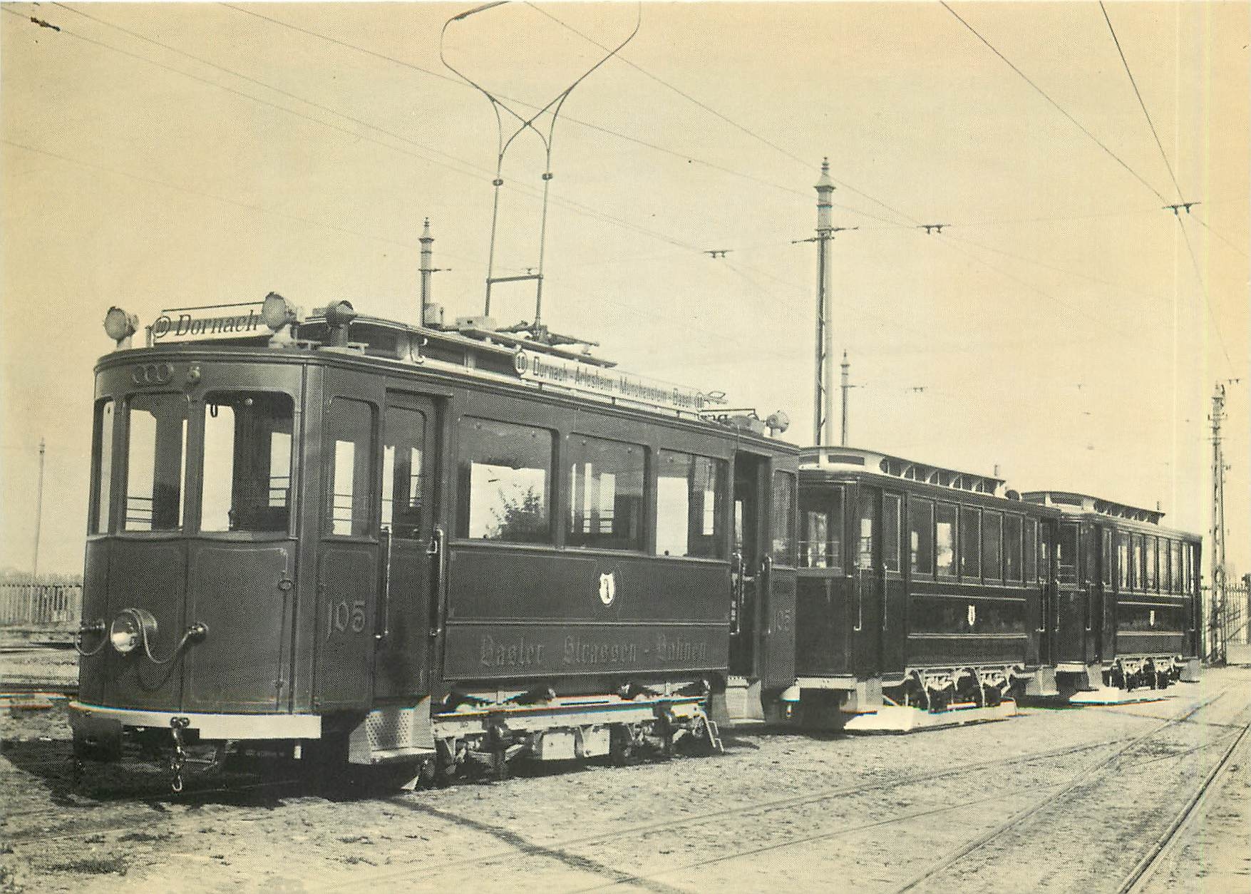 CPM Be 2/2 105 B. St. S. mit 2 geschl. Anhaengern