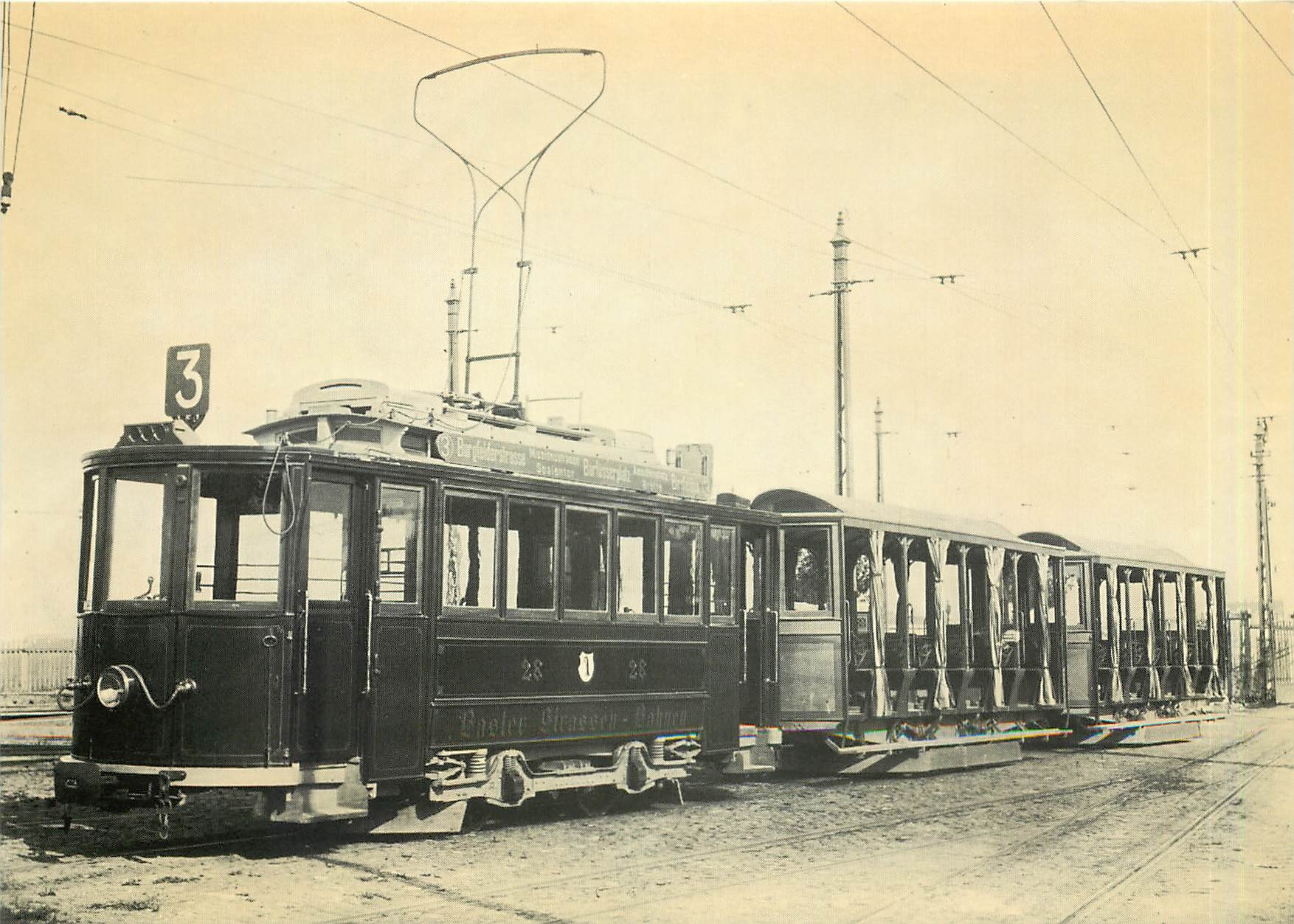 CPM Be 2/2 28 B. ST. B. mit 2 Sommerwagen der Serie 265-293