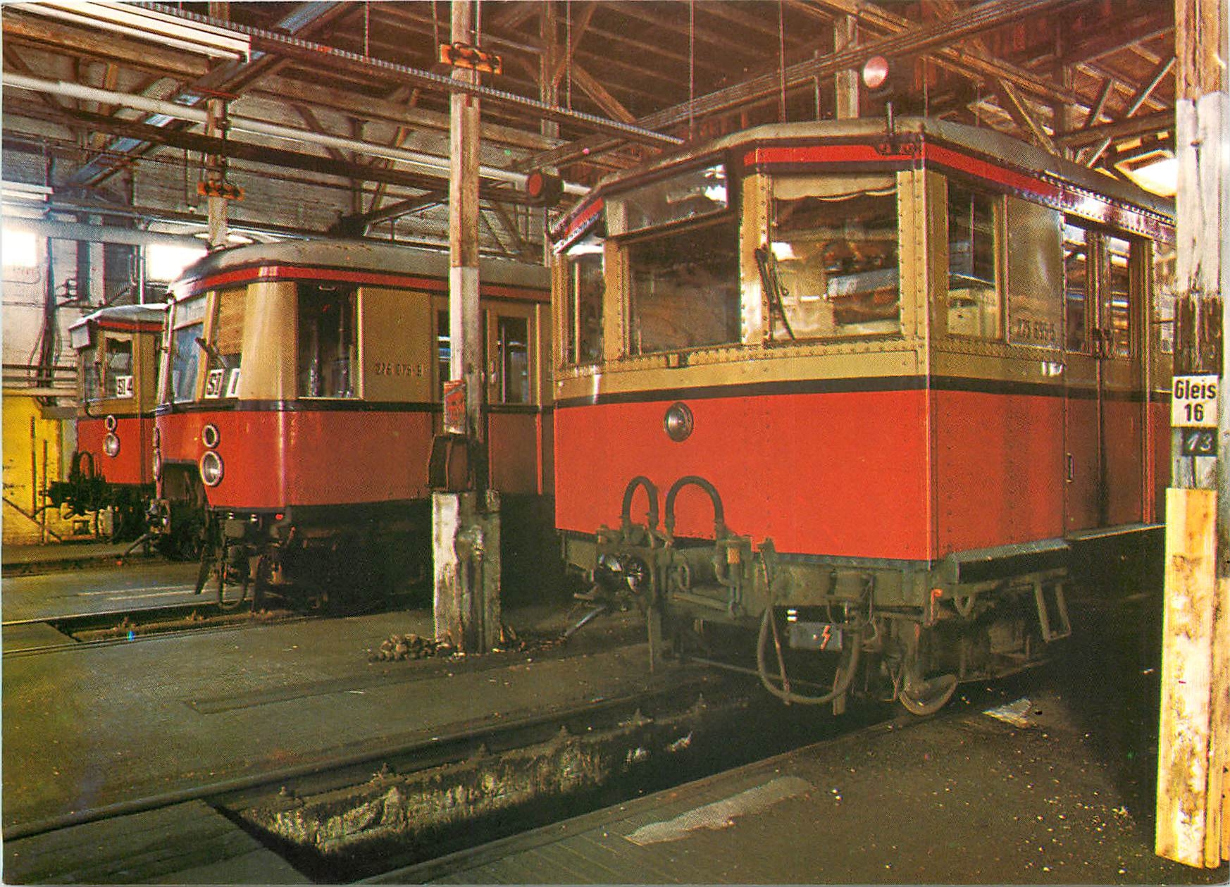 CPM Berliner S-Bahn Triebfahrzeughalle Hundekehle. Im Vordergrund Triebwagen 275 695-5