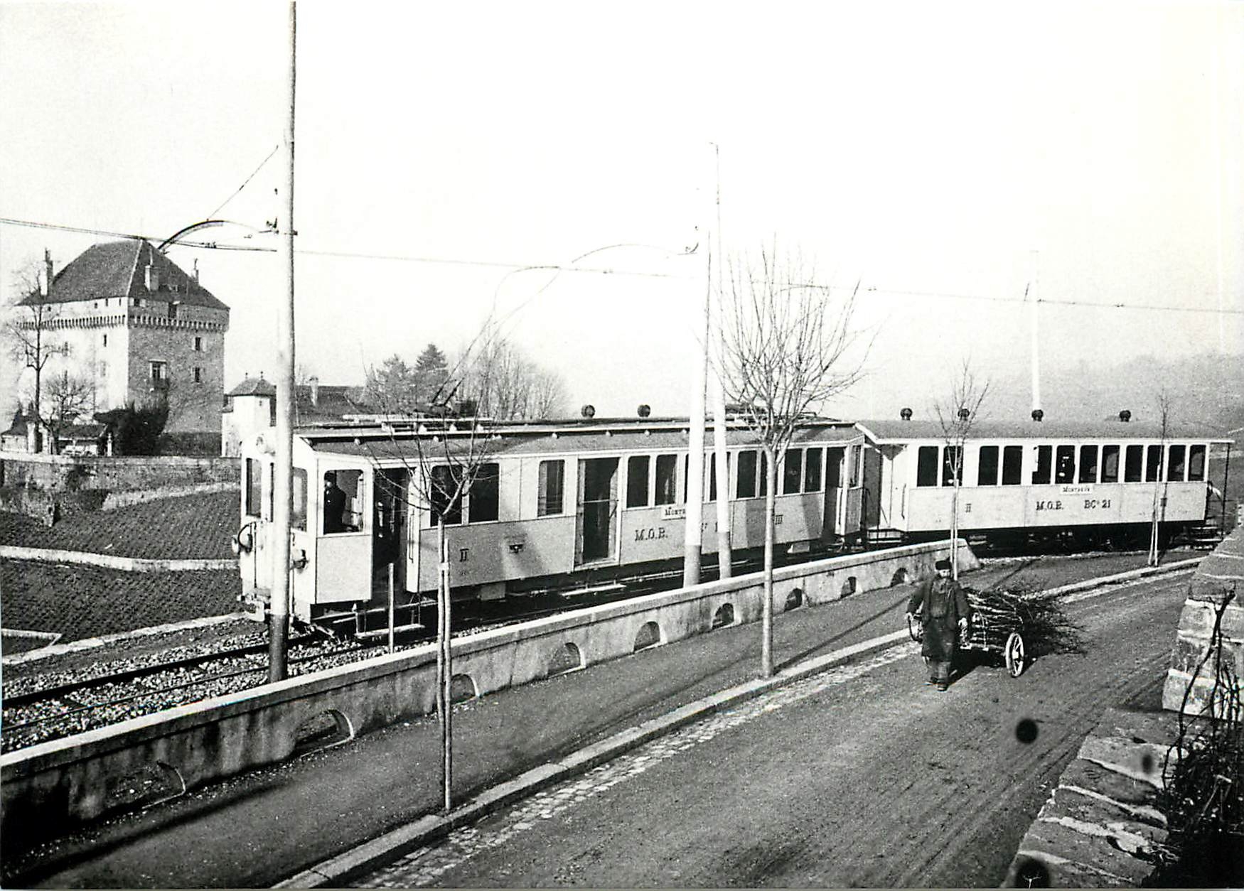 CPM BCFe 4/4 1 train pour Montreux au P.N. des Collndalles et chateau du Chatelard - 1902