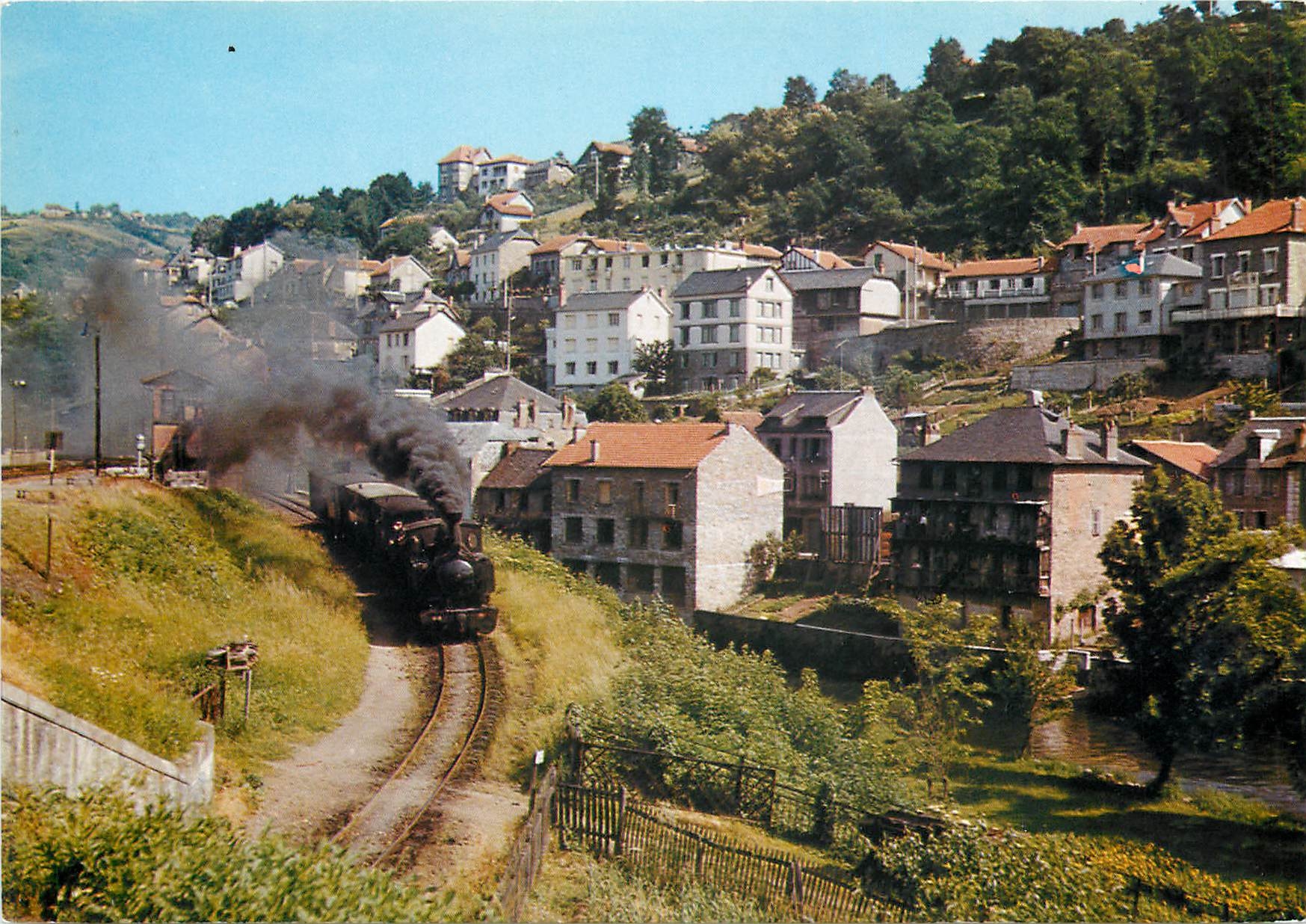 CPM Train vapeur voyageur longeant la ligne SNCF de Clermont au depart de Tulle
