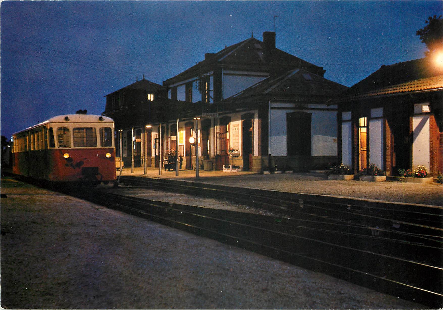 CPM Reseau Breton La gare de Carhaix de nuit avec un autorail de Dion
