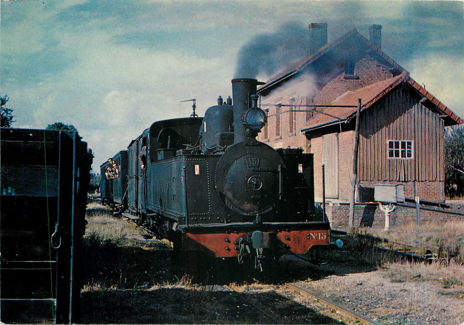 CPM Train vapeur voyageur tire par la locomotive 130T Haine St. Pierre Nr.15 en gare de Wavignies