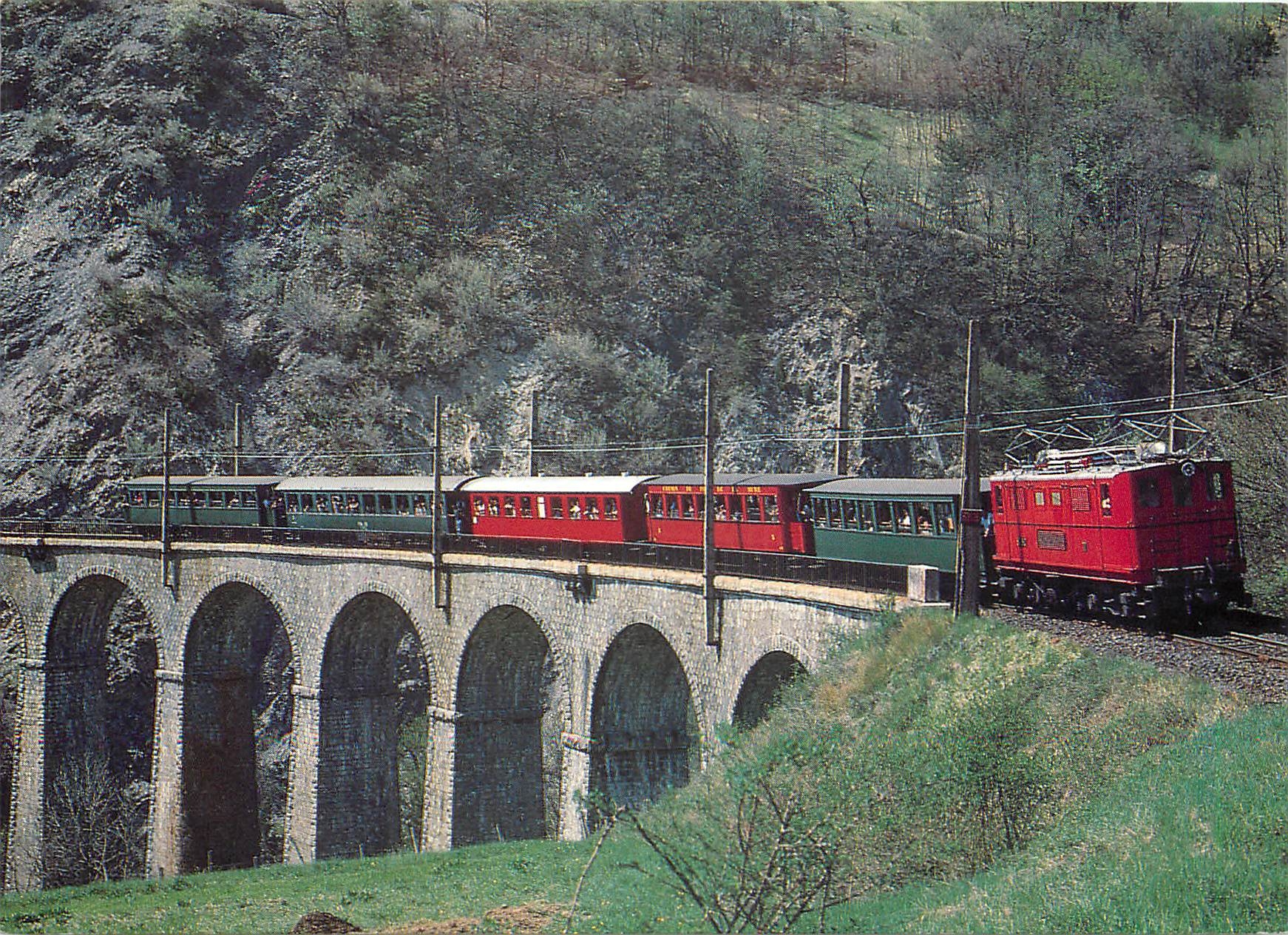 CPM Train de voyageurs sur le viaduc du ruisseau de Vaulx