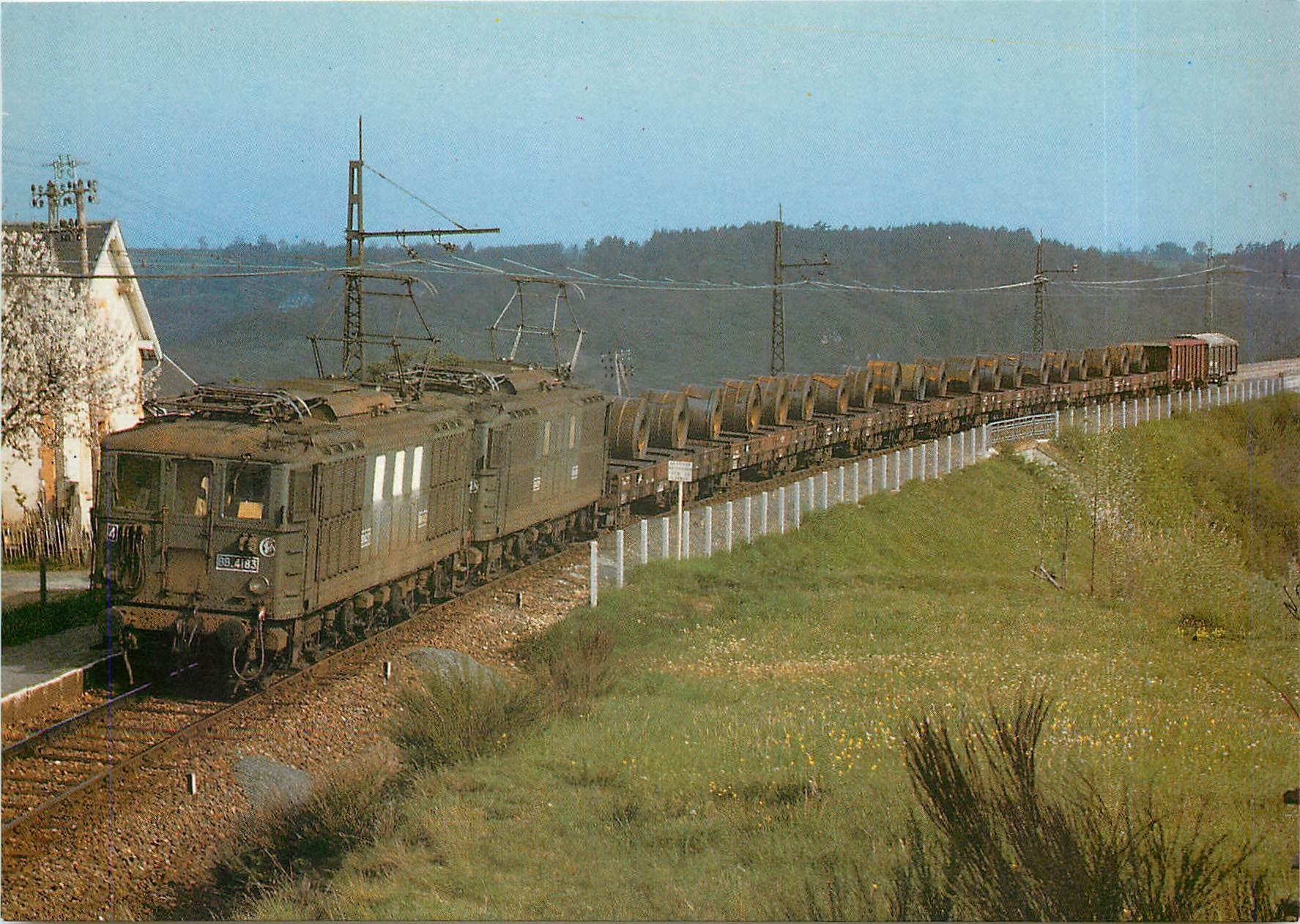 CPM CP 114- Le train de marchandises 25603 assure par les BB 4183 et 4156 traverse la halte de Garab