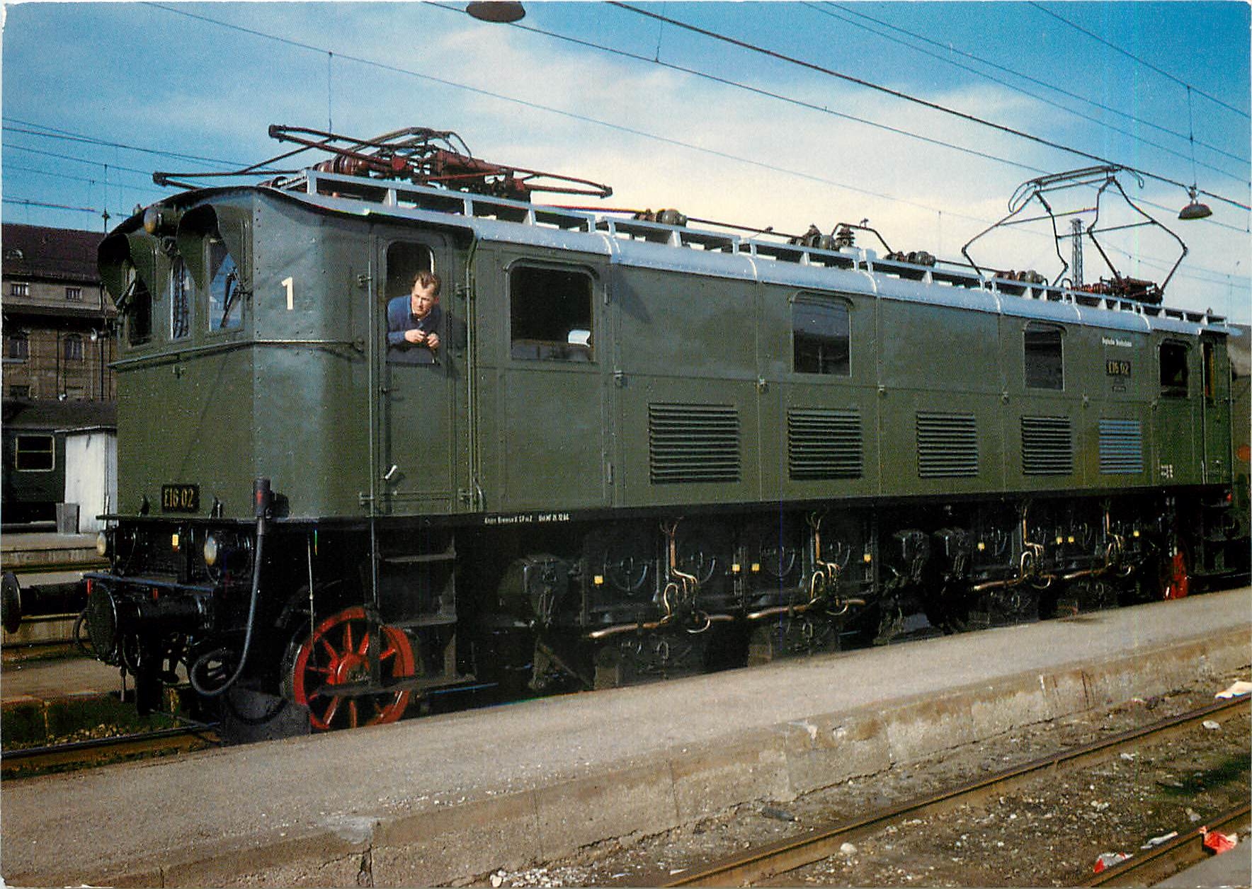 CPM DB electric express locomotive E 16 02 on April 9th 1966 at Munich main station