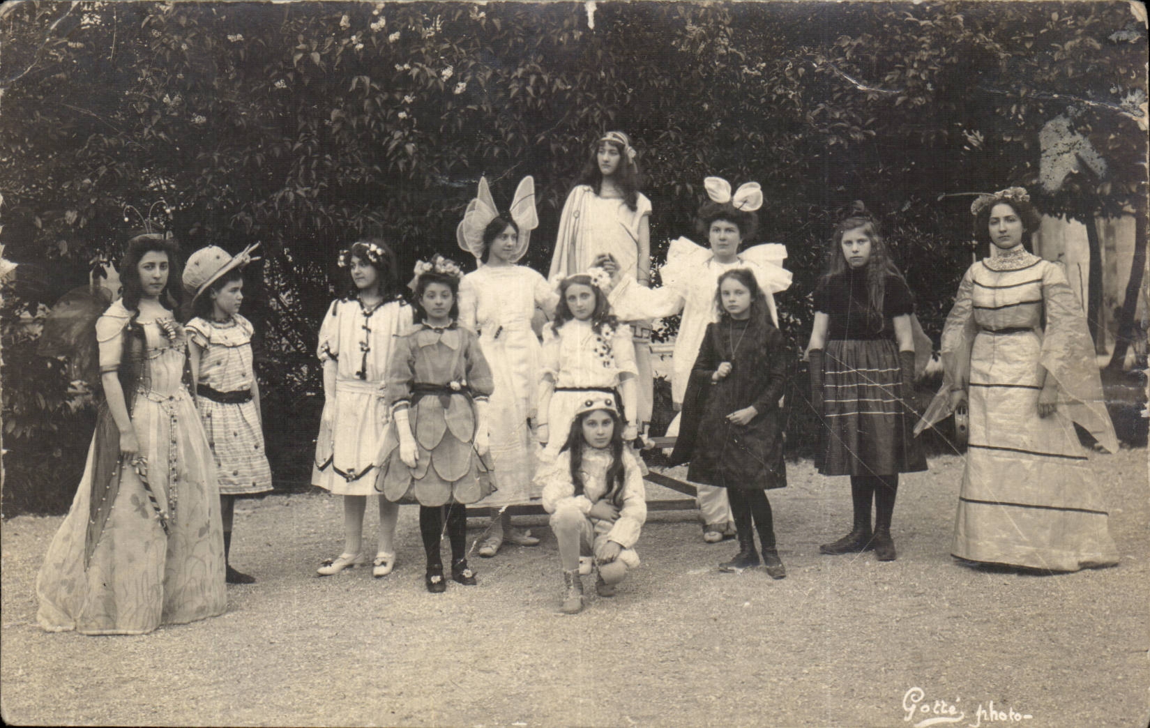 Real photo Children making of the theater