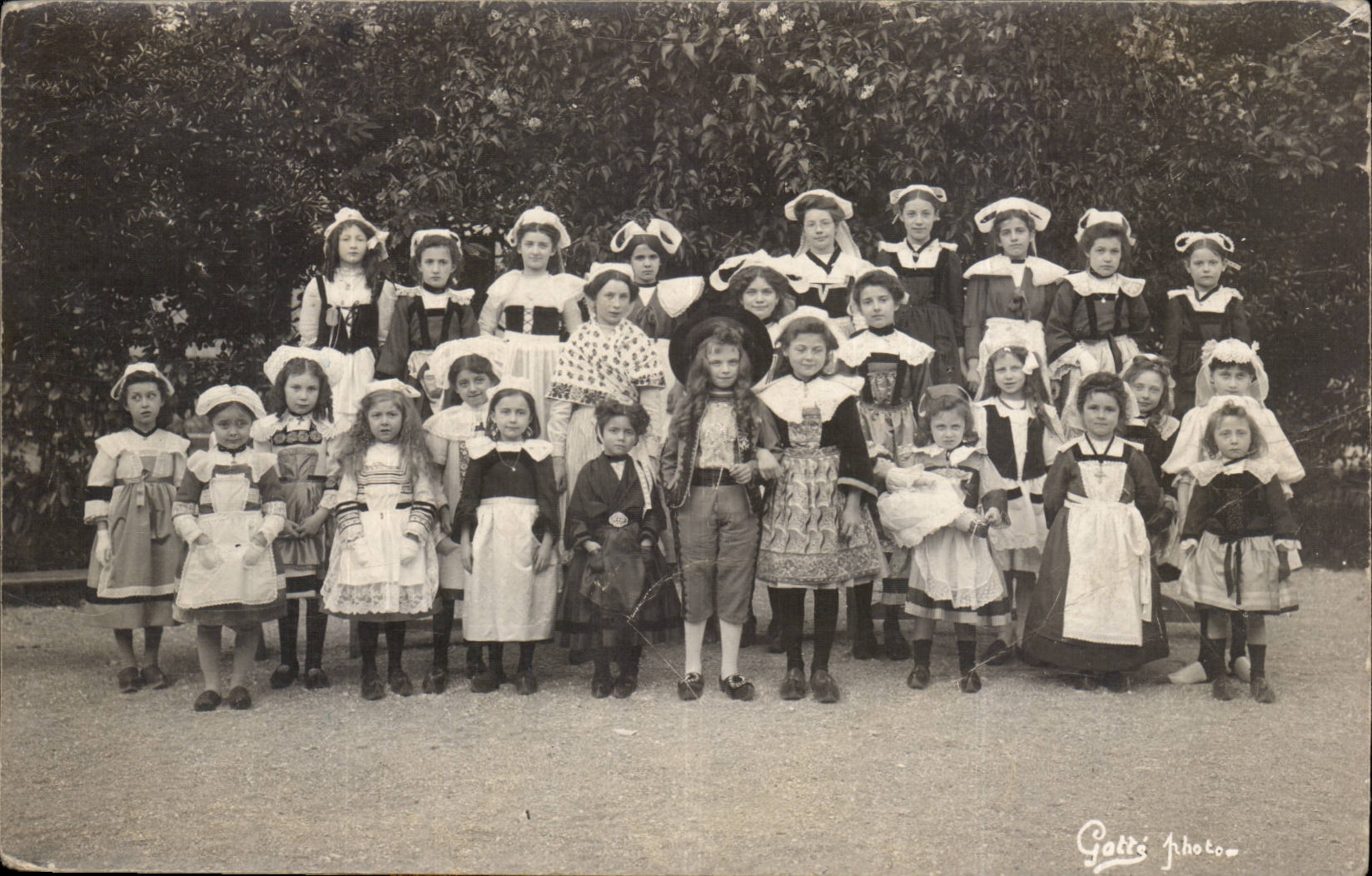 Real photo Children with caps of all the areas of France TOP