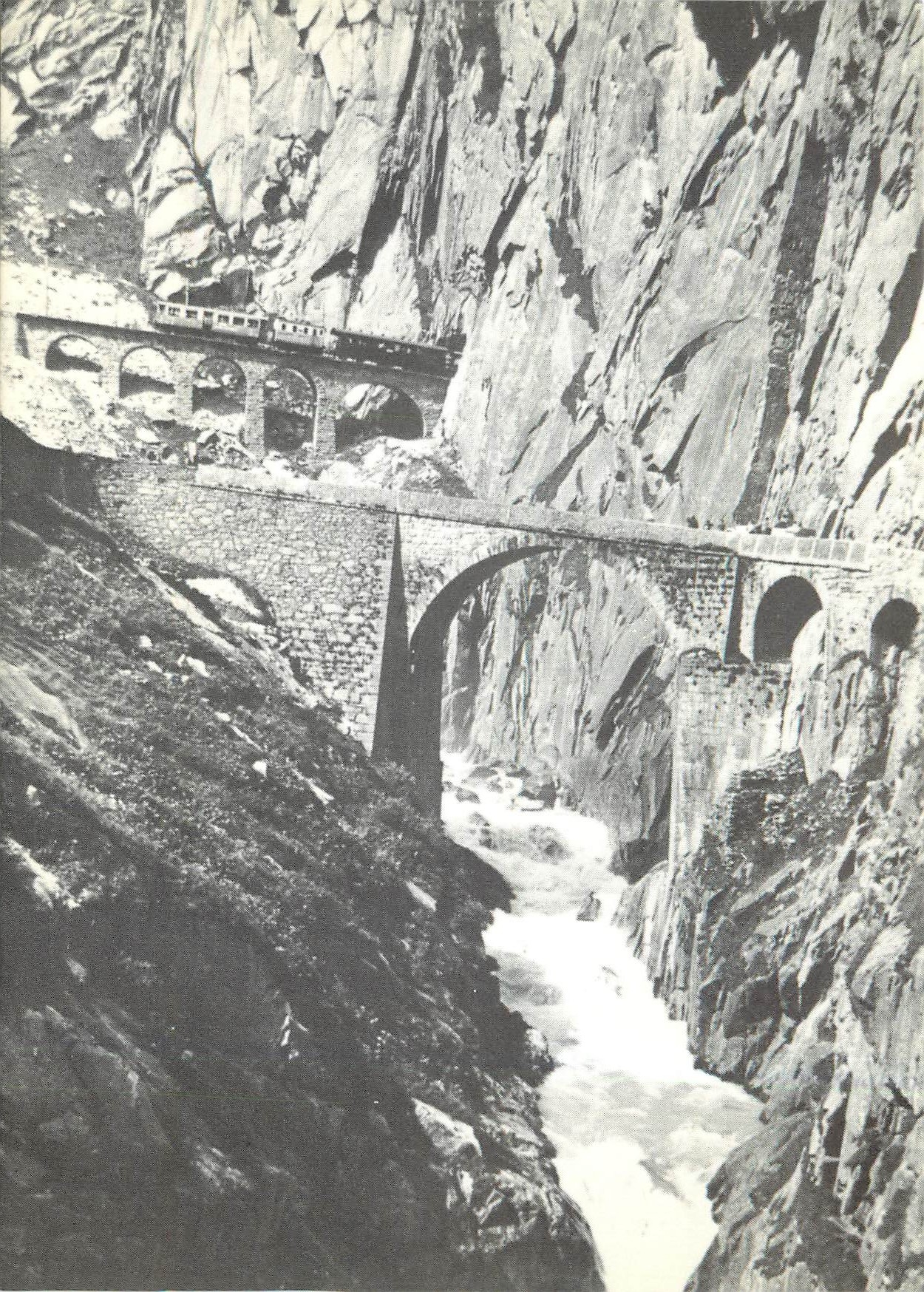 CPM SCB-Zug aus der Teufelswand ausfahrend