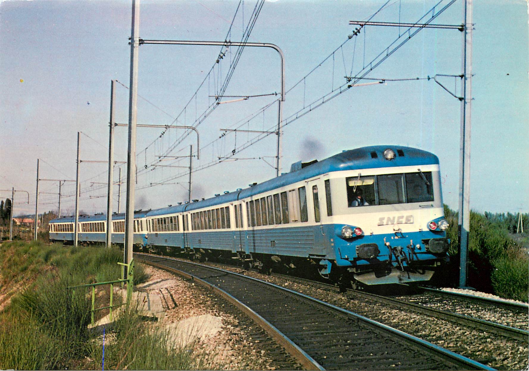 CPM Le train omnibus 7111 Avignon