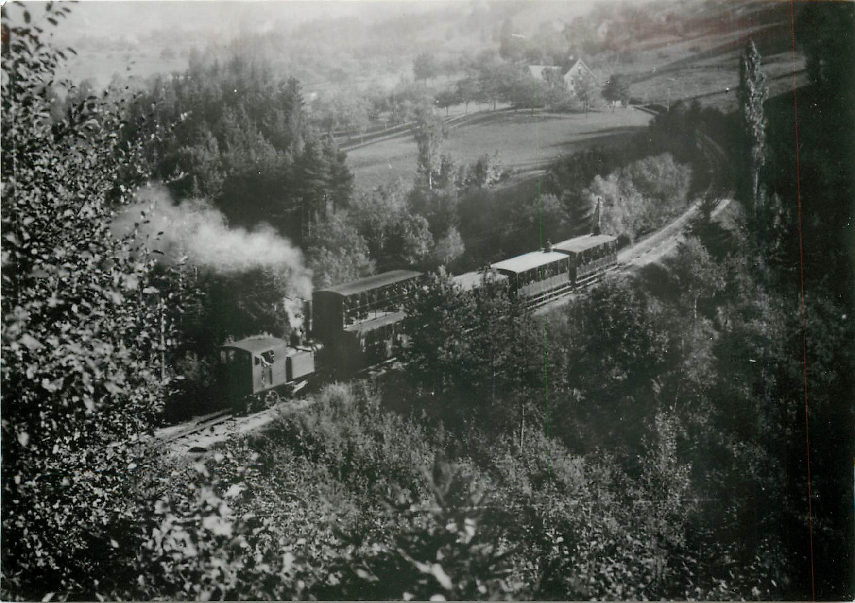 CPM Dampfzug unterhalb von Heiden mit1- und 2-stoeckigen Personenwagen aufgenommen 1884