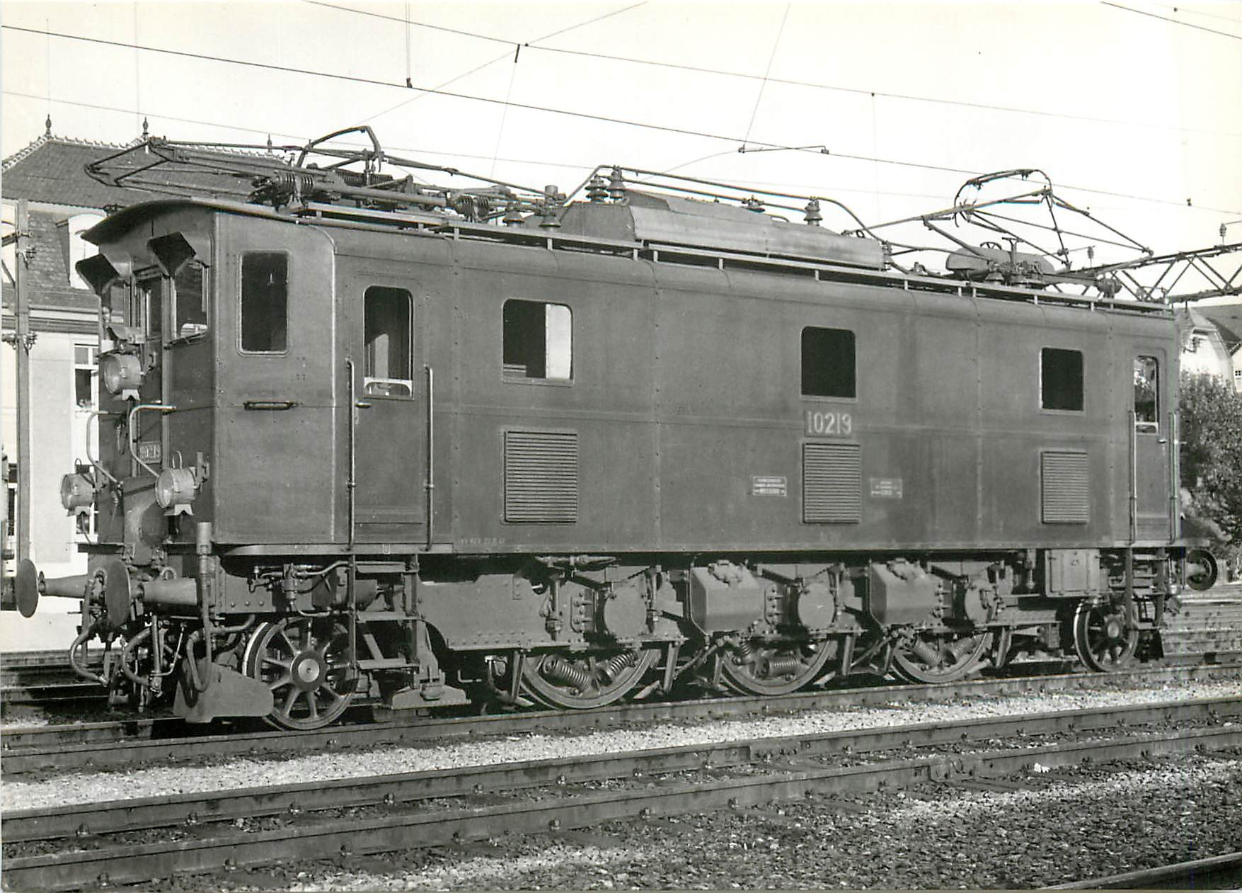 CPM Locomotive pour trains directs et omnibus Ae 3/5 10201-10226