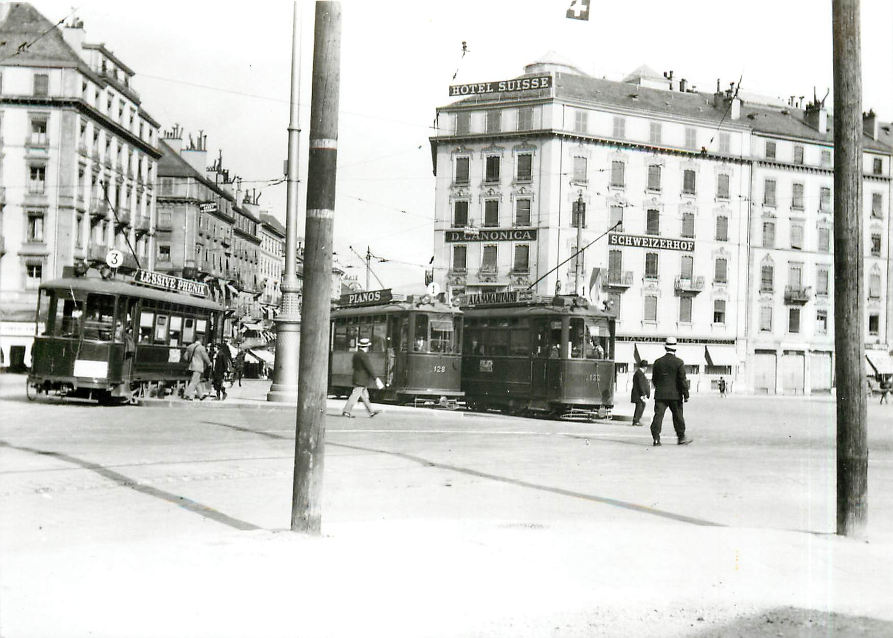 CPM Geneve place de Cornavin Ce 2/2 No.1 128 et 122 vers 1930