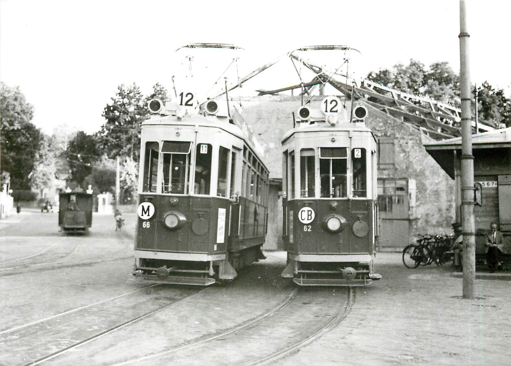 CPM Carouge place du Rondeau Ce 4/4 No.66 et 62 vers 1952