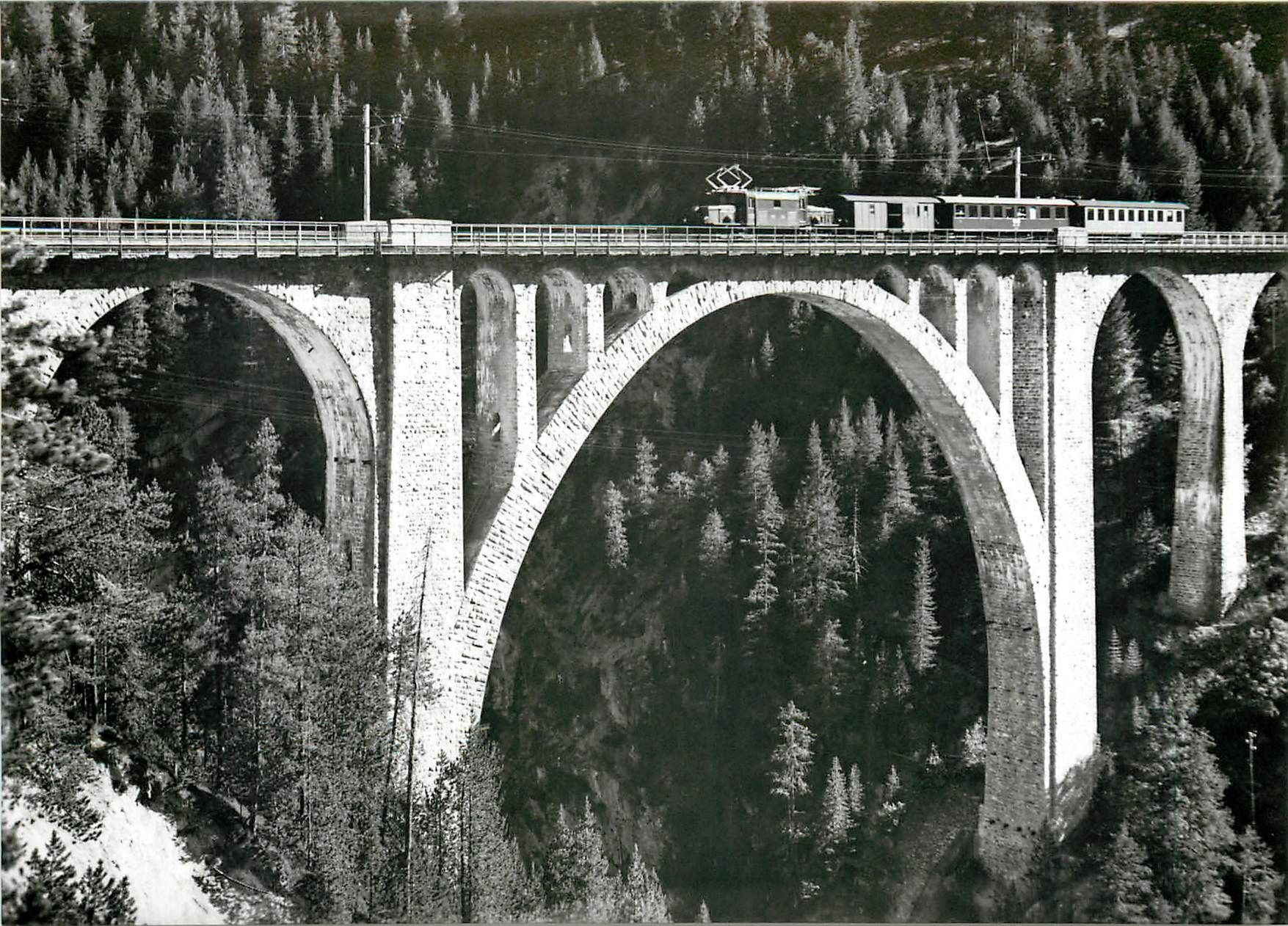 CPM Convoi sur le viaduc de Wiesen. Avant-guerre