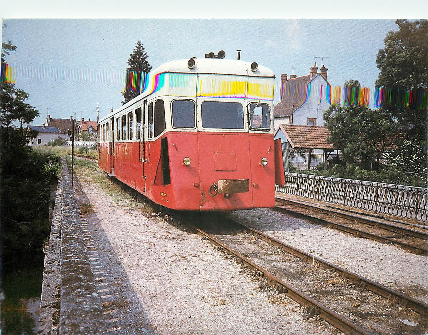 CPM L'autorail de Dion X205 sur le pont de la Sauldre a Romorantin (juin 1983)