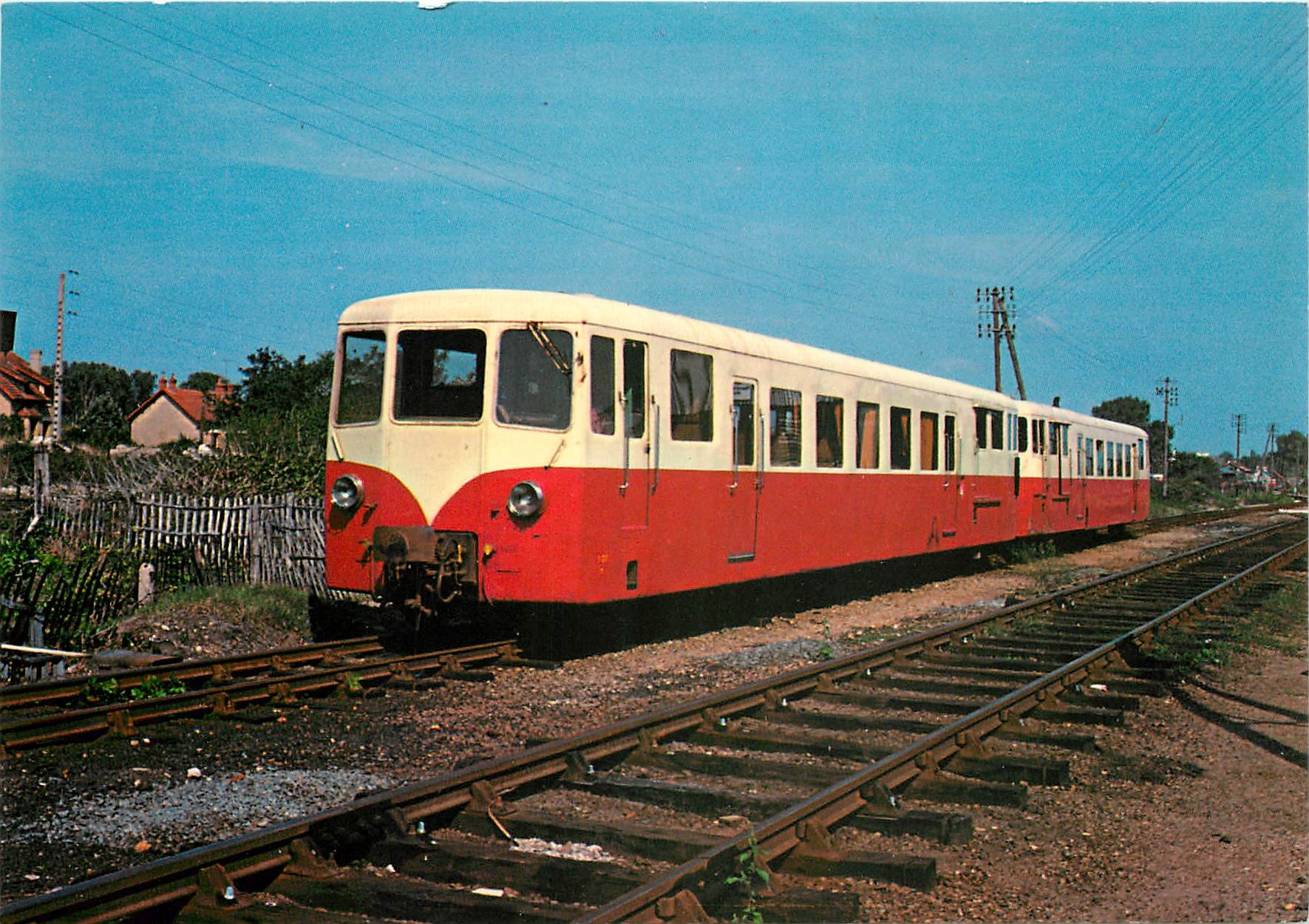 CPM Autorails Verney quittant la gare de Romorantin