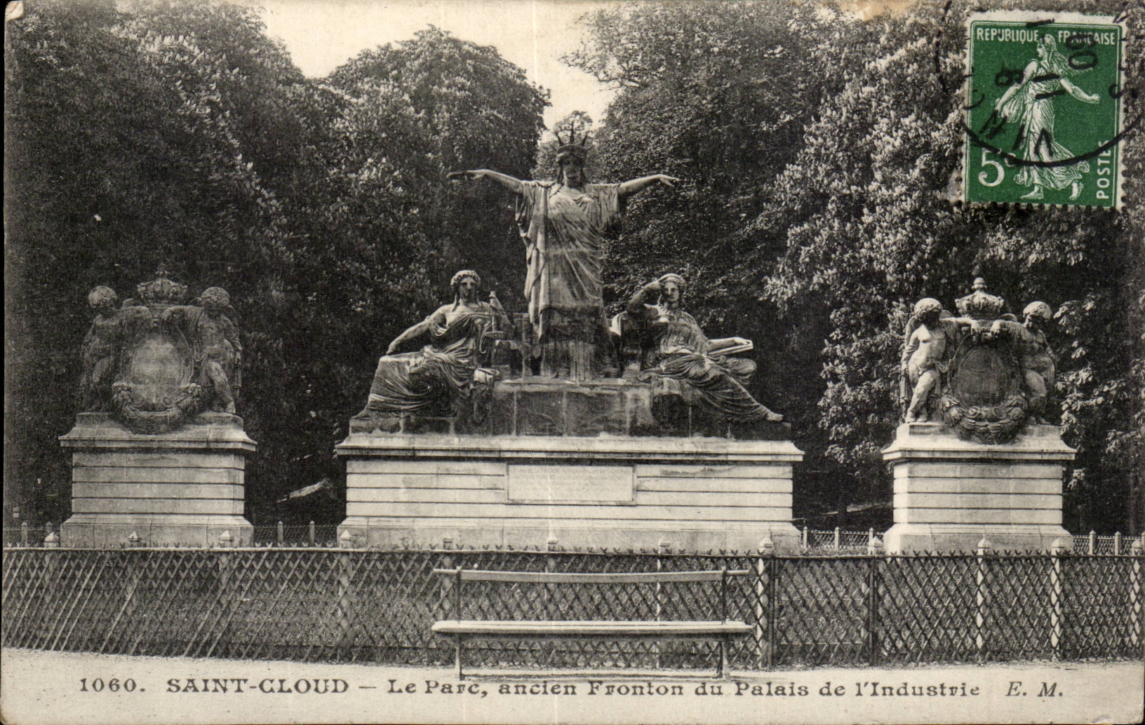 Saint Cloud CPA Le parc ancien fronton du palais de l'industrie