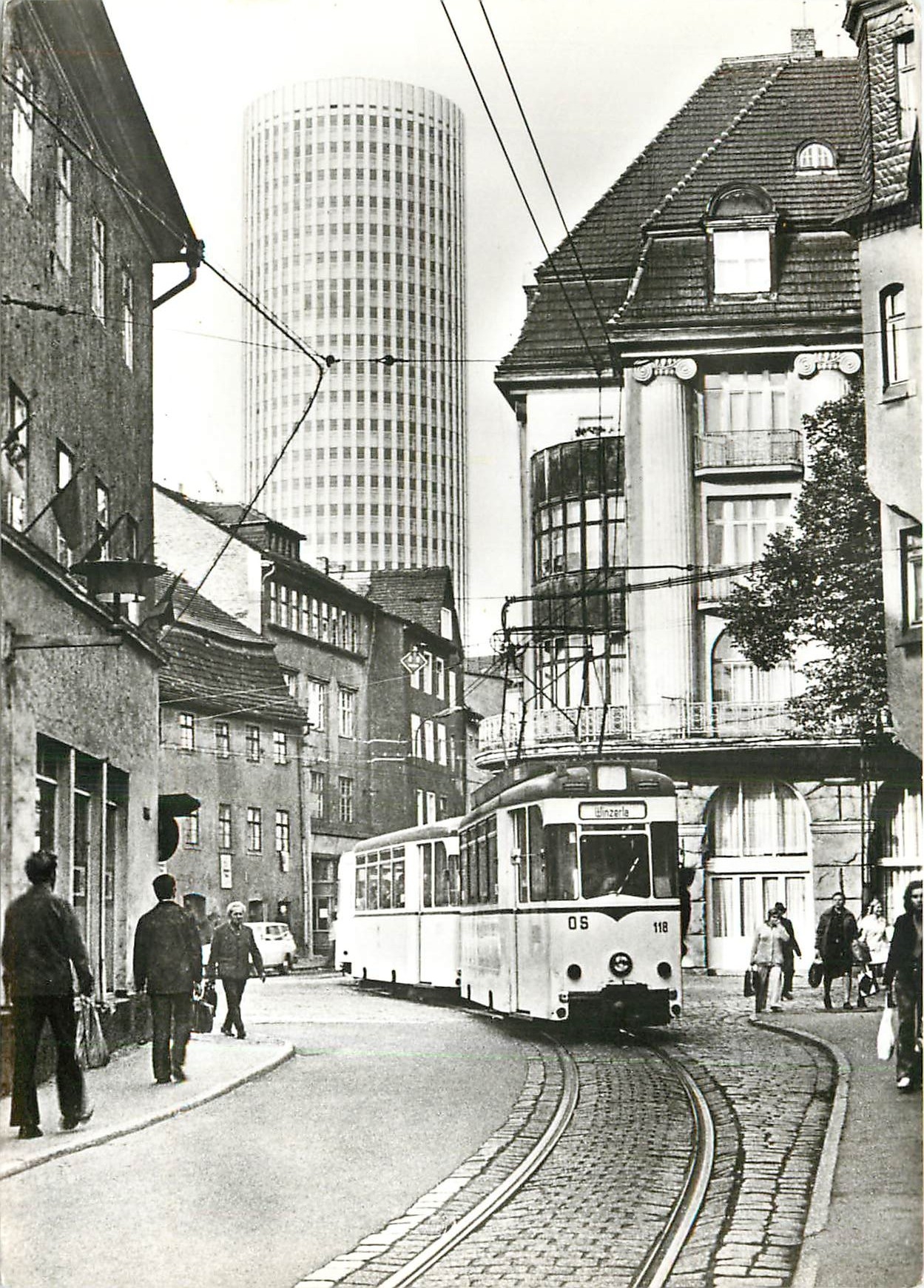 CPM Jahre StraBenbahn Jena Die Neugasse mit dem Universitats Hochhaus