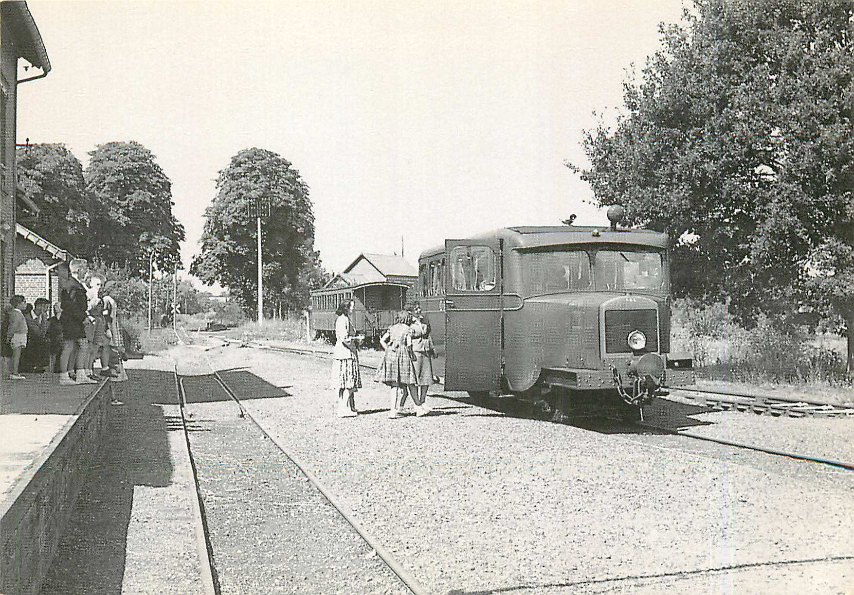 CPM Arrivée de l'autorail Billard en gare de Bussy le 3 août 1952