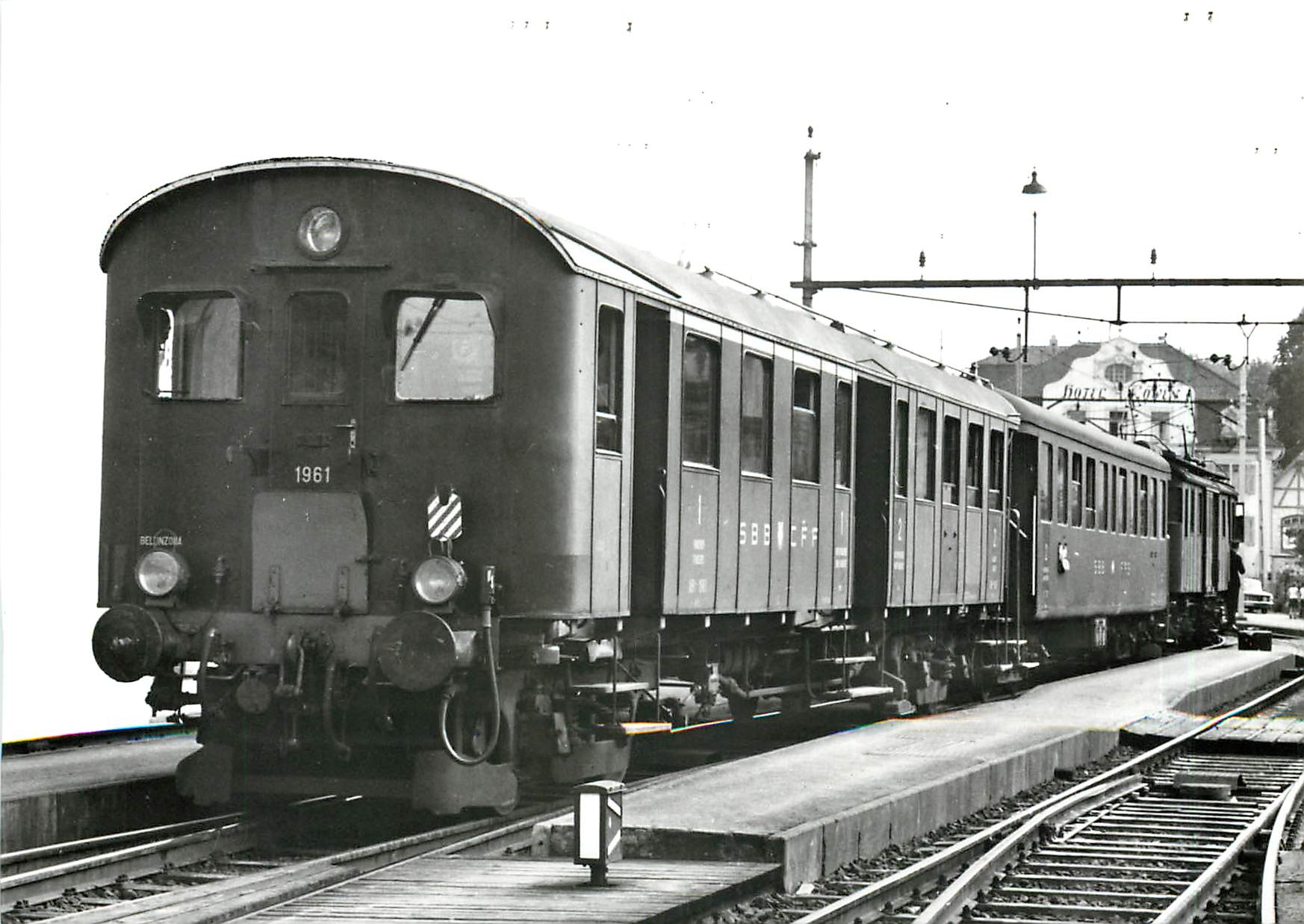 CPM Train navette d'ancienne construction avec voiture de commande