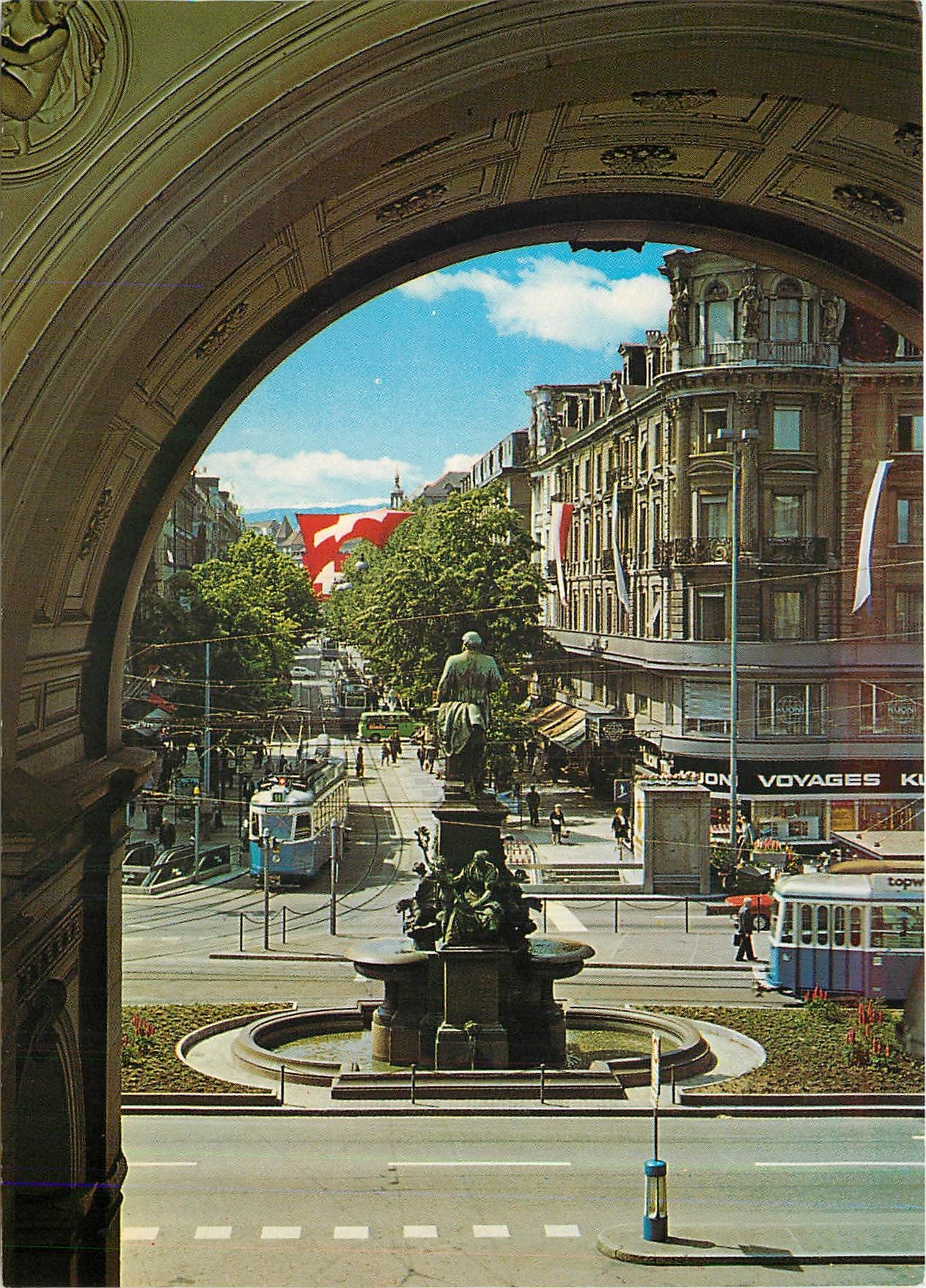 CPM Zurich Blick auf Bahnhofstrasse und Linthescher Brunnen