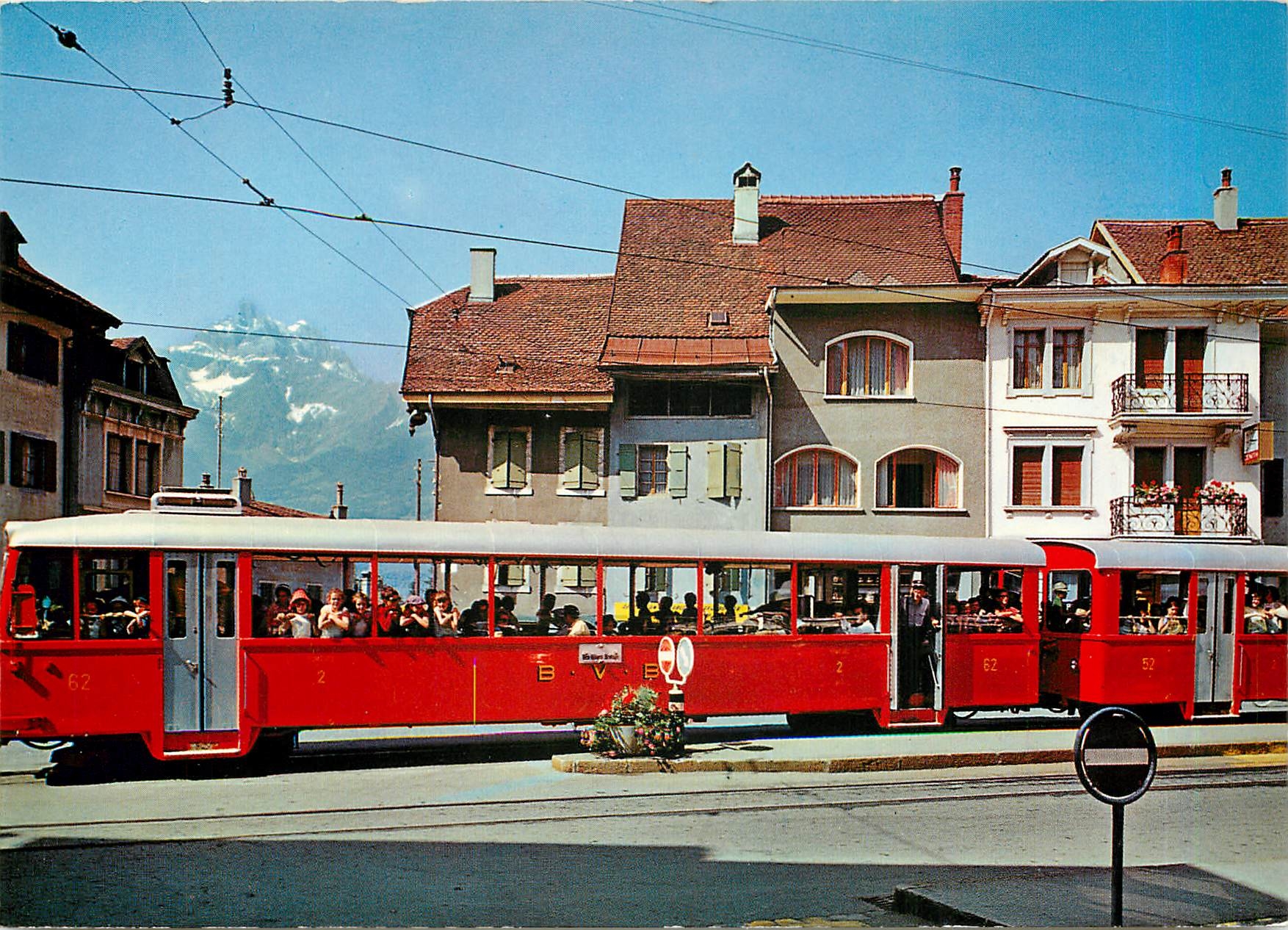 CPM Bex les Bains place de Marché et les Dents du Midi