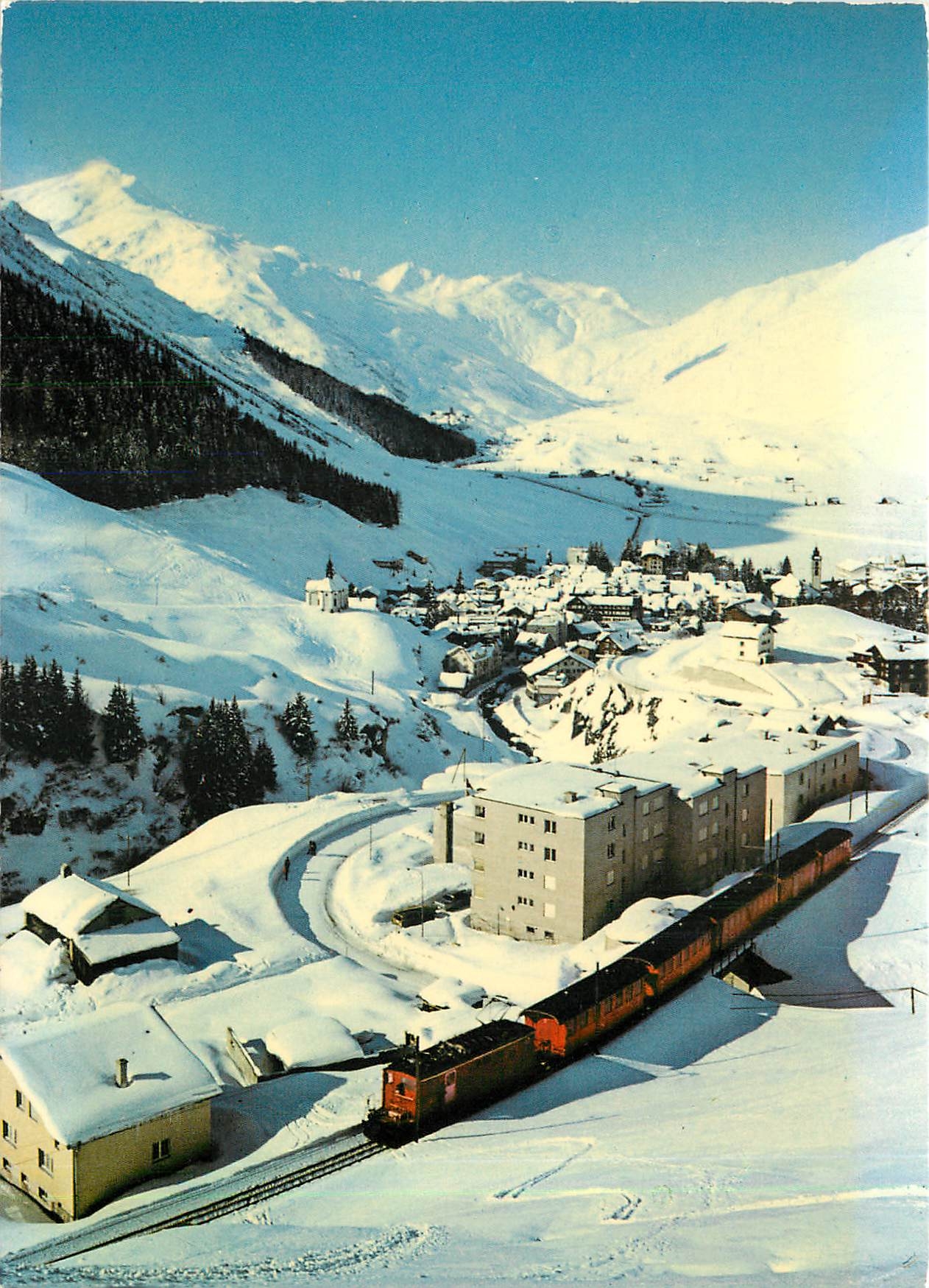 CPM Andermatt Furka Oberalp Bahn mit Blick ins Urserental
