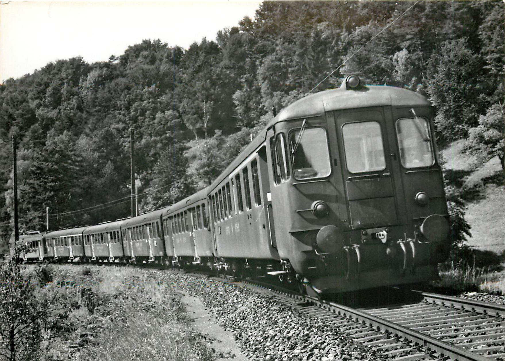 CPM Train navette automotrice Bfe avec voiture de commande Abt