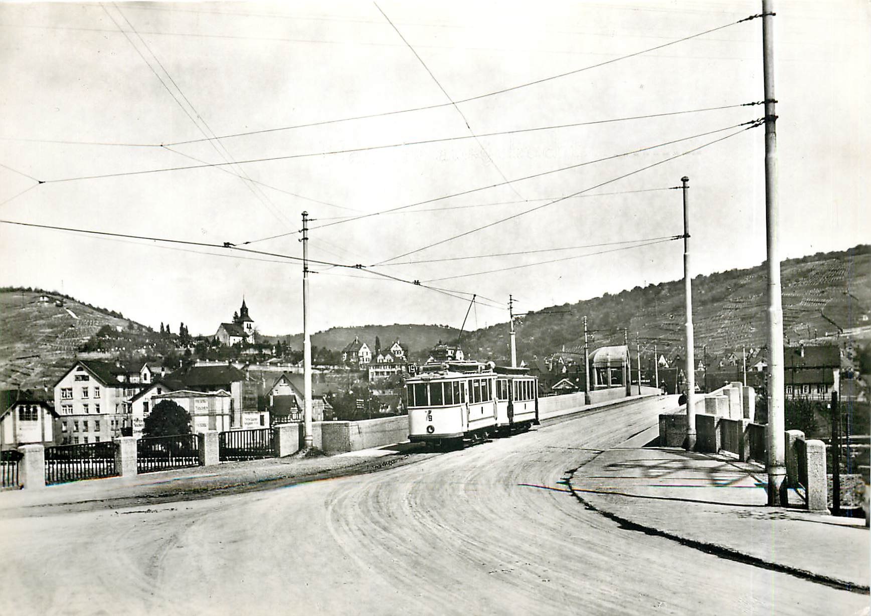 CPM Stuttgart Obertûrkheim Neckarbrûcke mit zug der