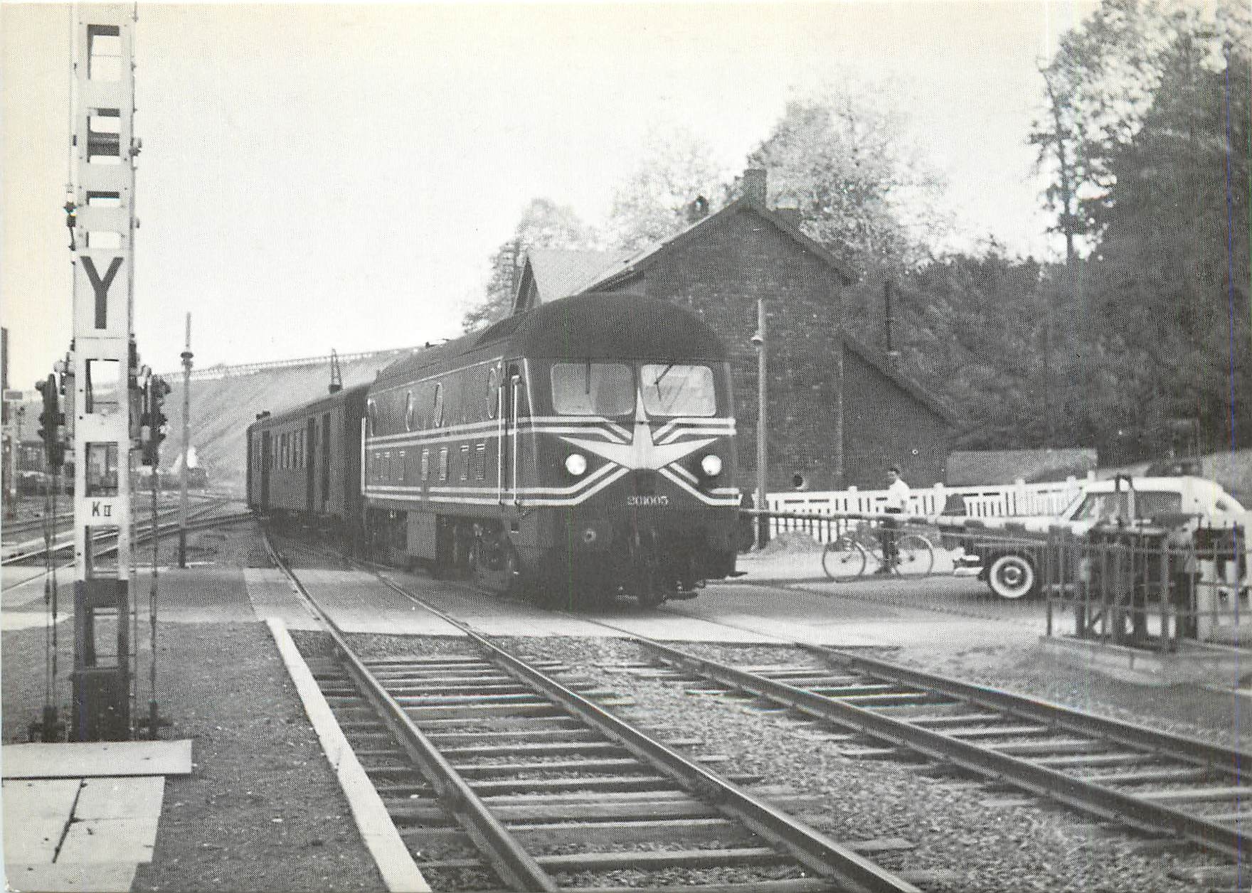 CPM SNCB locomotive diesel électrique remorquant des voitures vers Clabeca gare
