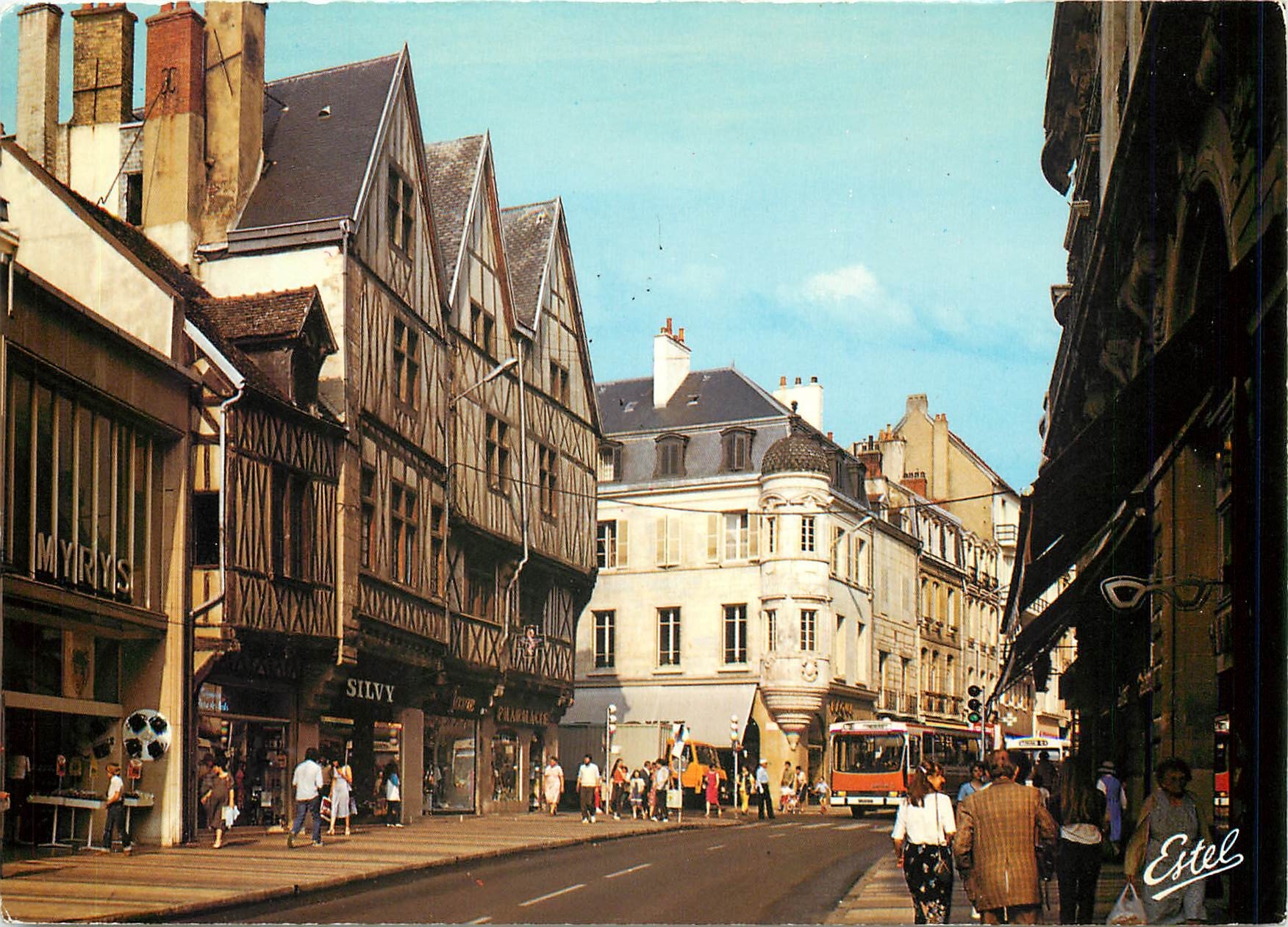 CPM Au pays des grands crus Dijon Vieilles maisons à encorbellement