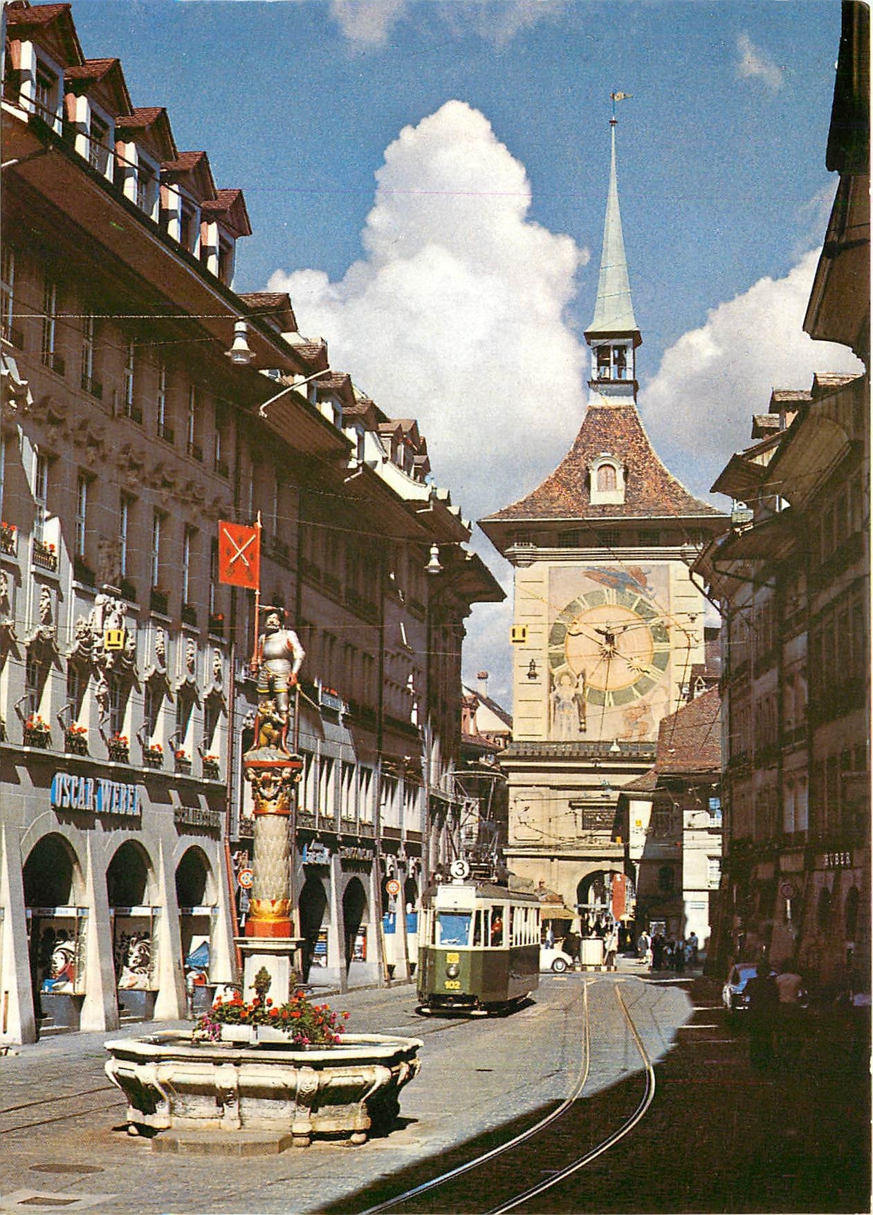 CPM Berne la fontaine de l'Archer et la Tour de l'horloge