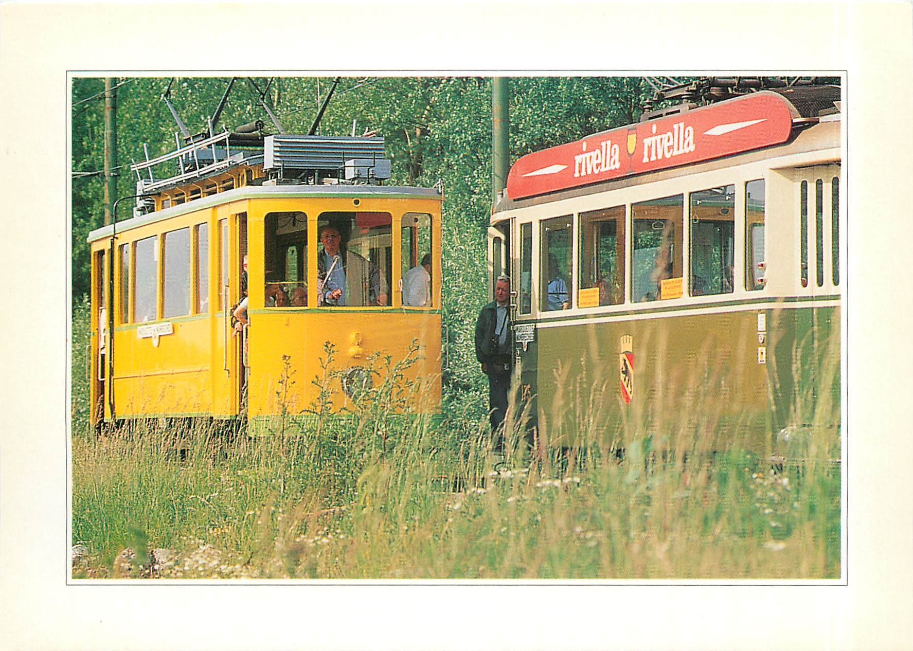 CPM Promenade originale sur la berge de la Deule